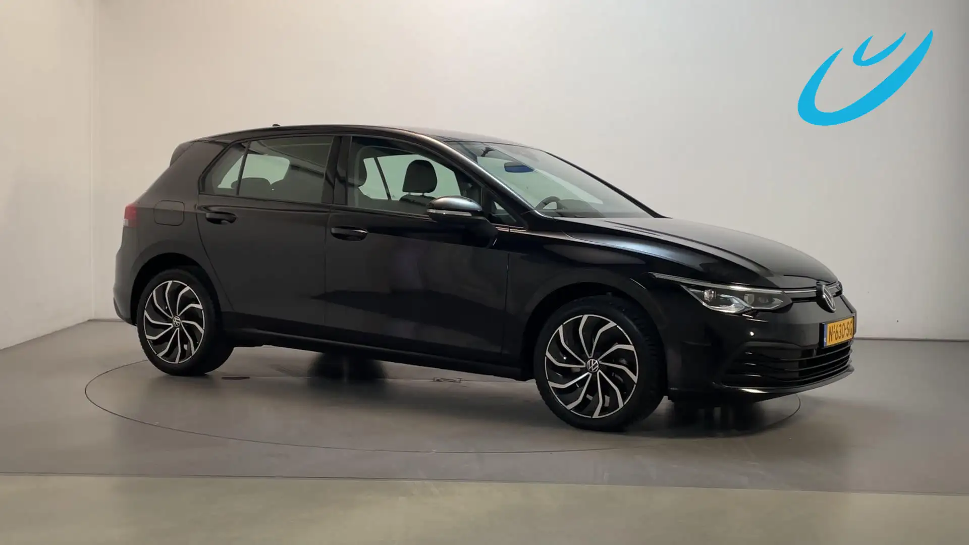 Volkswagen Golf 1.0 eTSI 110pk DSG Life Business Camera Navigatie Zwart - 1