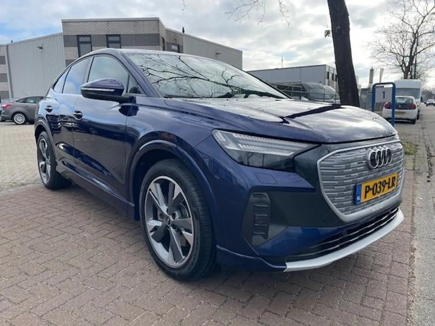 Audi Q4 e-tron Sportback 40 Launch S Edition Competition 77 kWh 7 Blau - 1