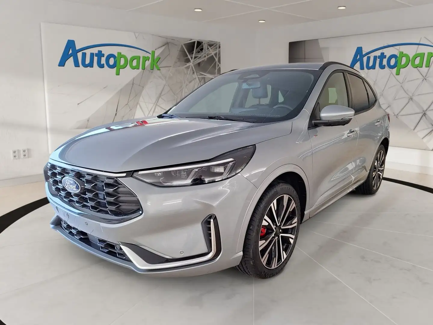 Ford Kuga ST-Line X AWD Silber - 1