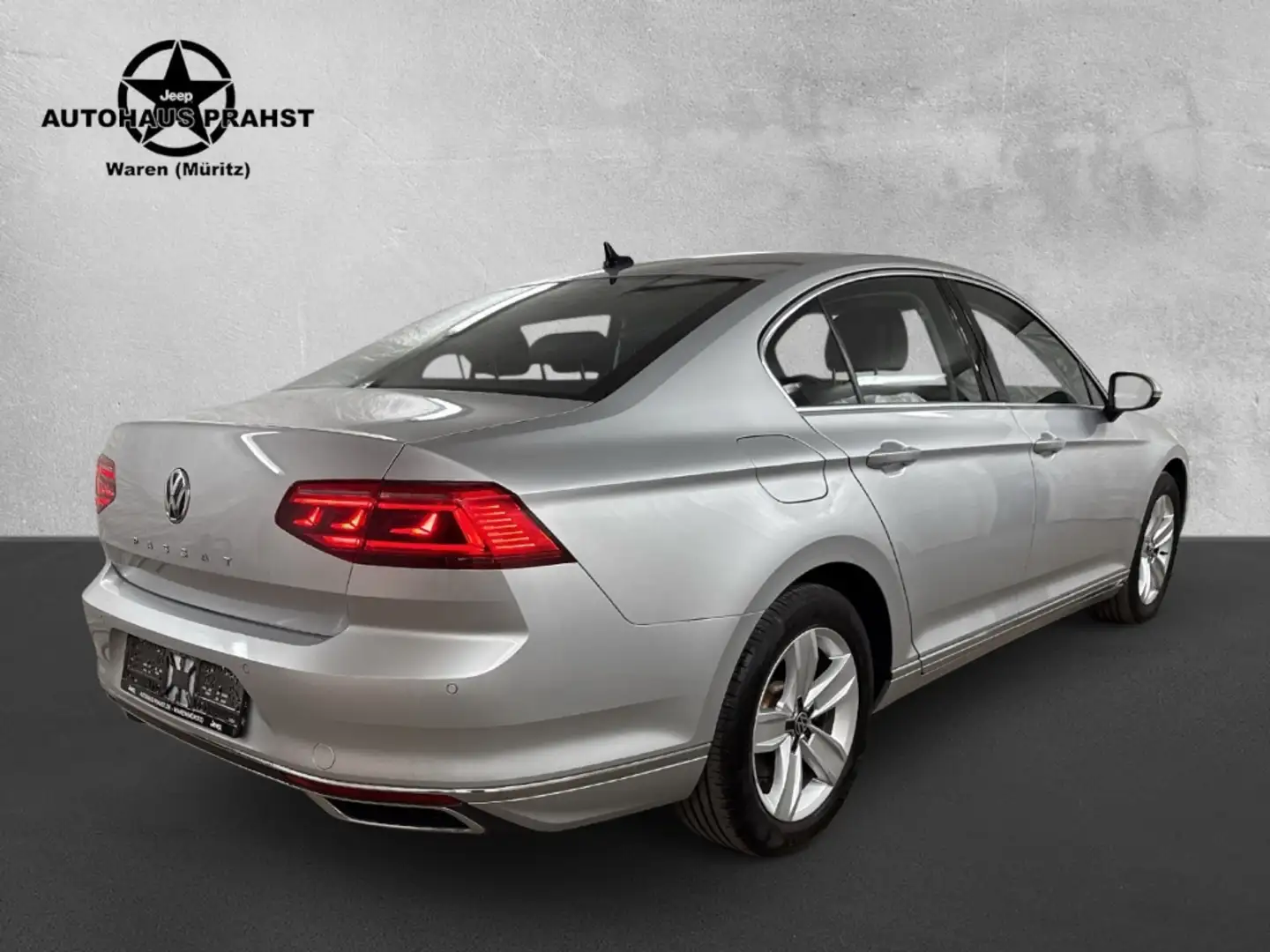 Volkswagen Passat 2.0 TSI Elegance MATRIX LEDER KAMERA DAB Silber - 2