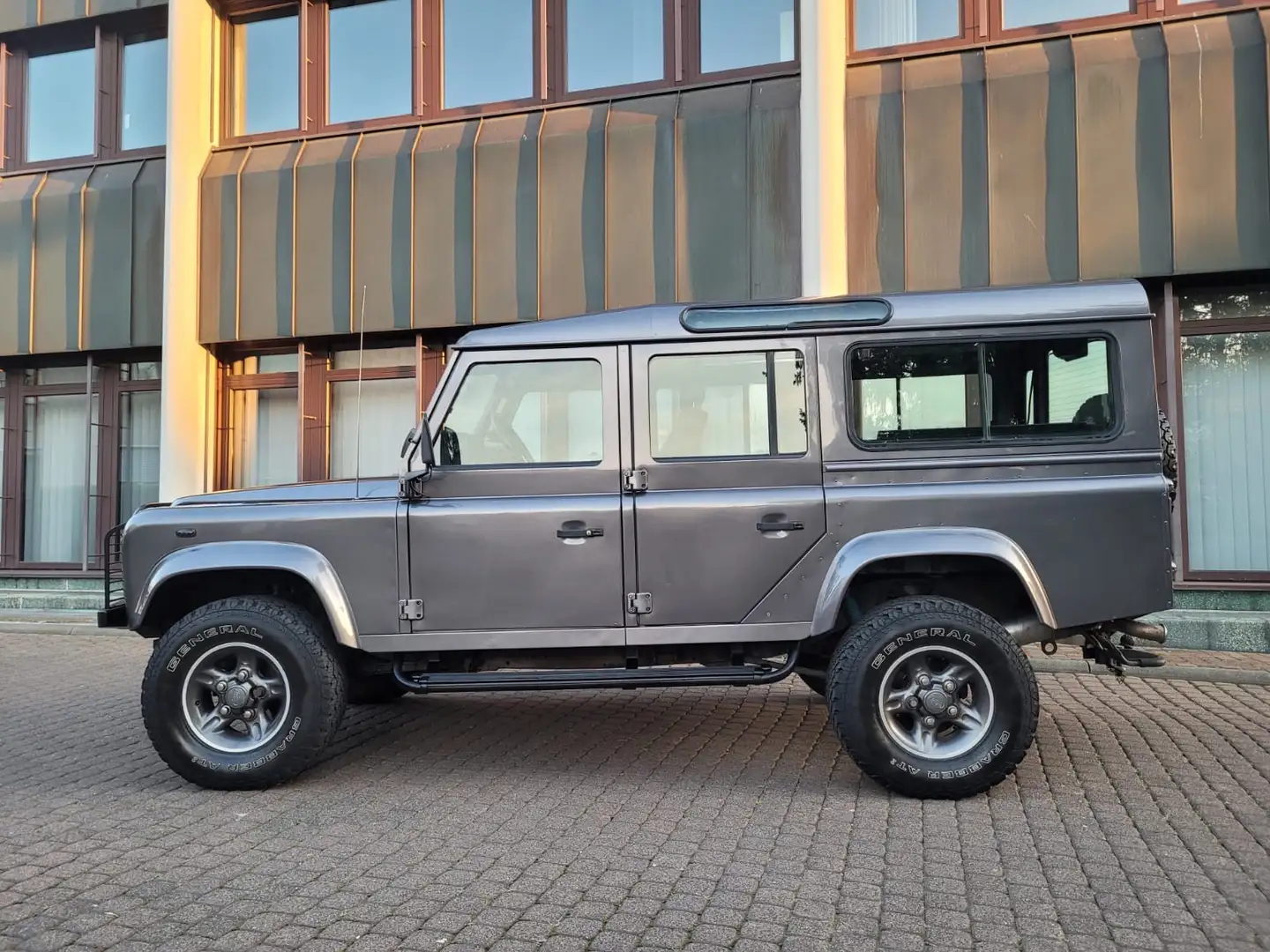 Land Rover Defender 110 Td5 Nur 144 Tkm-Höher-Klima-Winterpaket-ABS Grau - 1