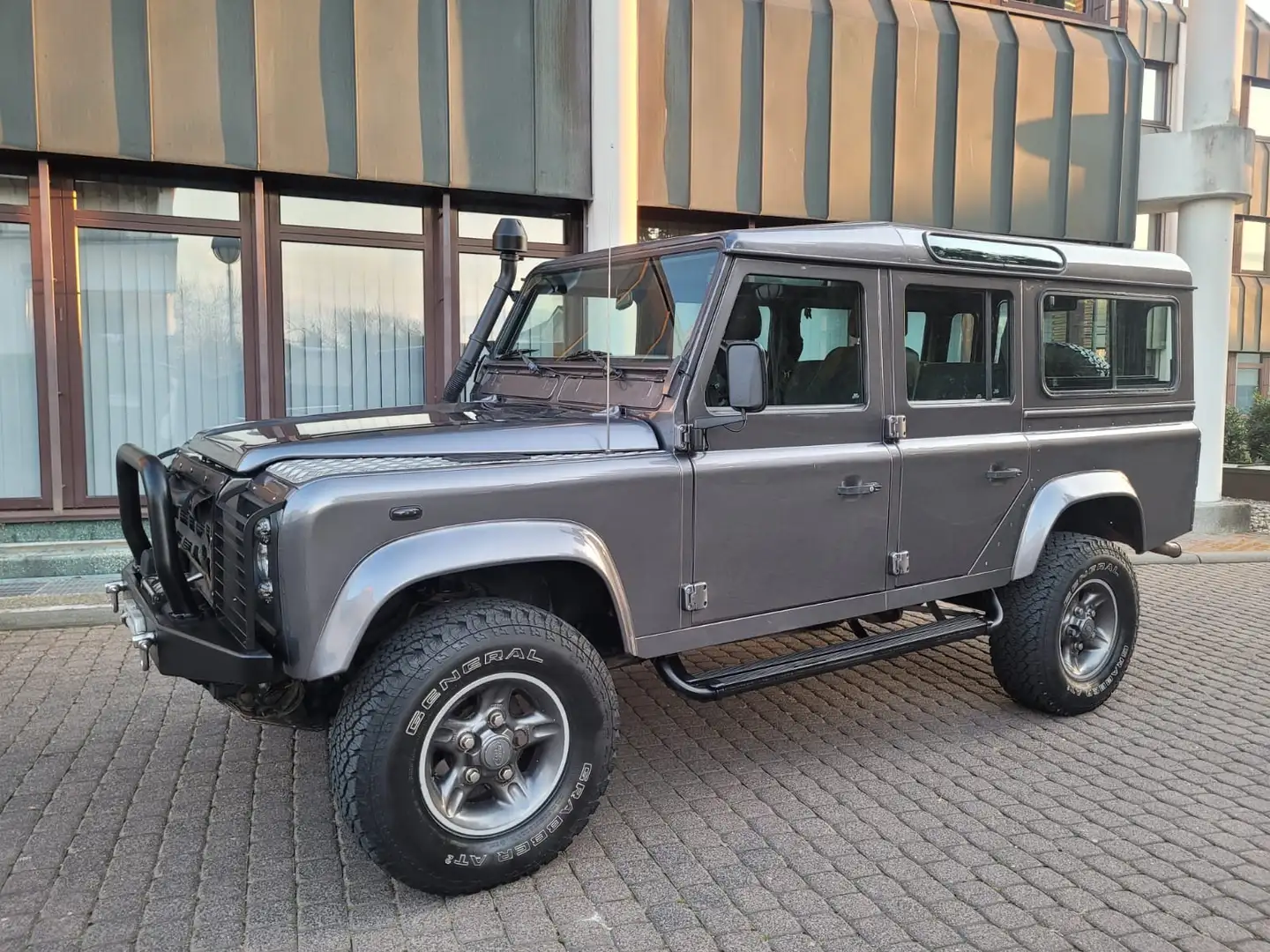 Land Rover Defender 110 Td5 Nur 144 Tkm-Höher-Klima-Winterpaket-ABS Grau - 2