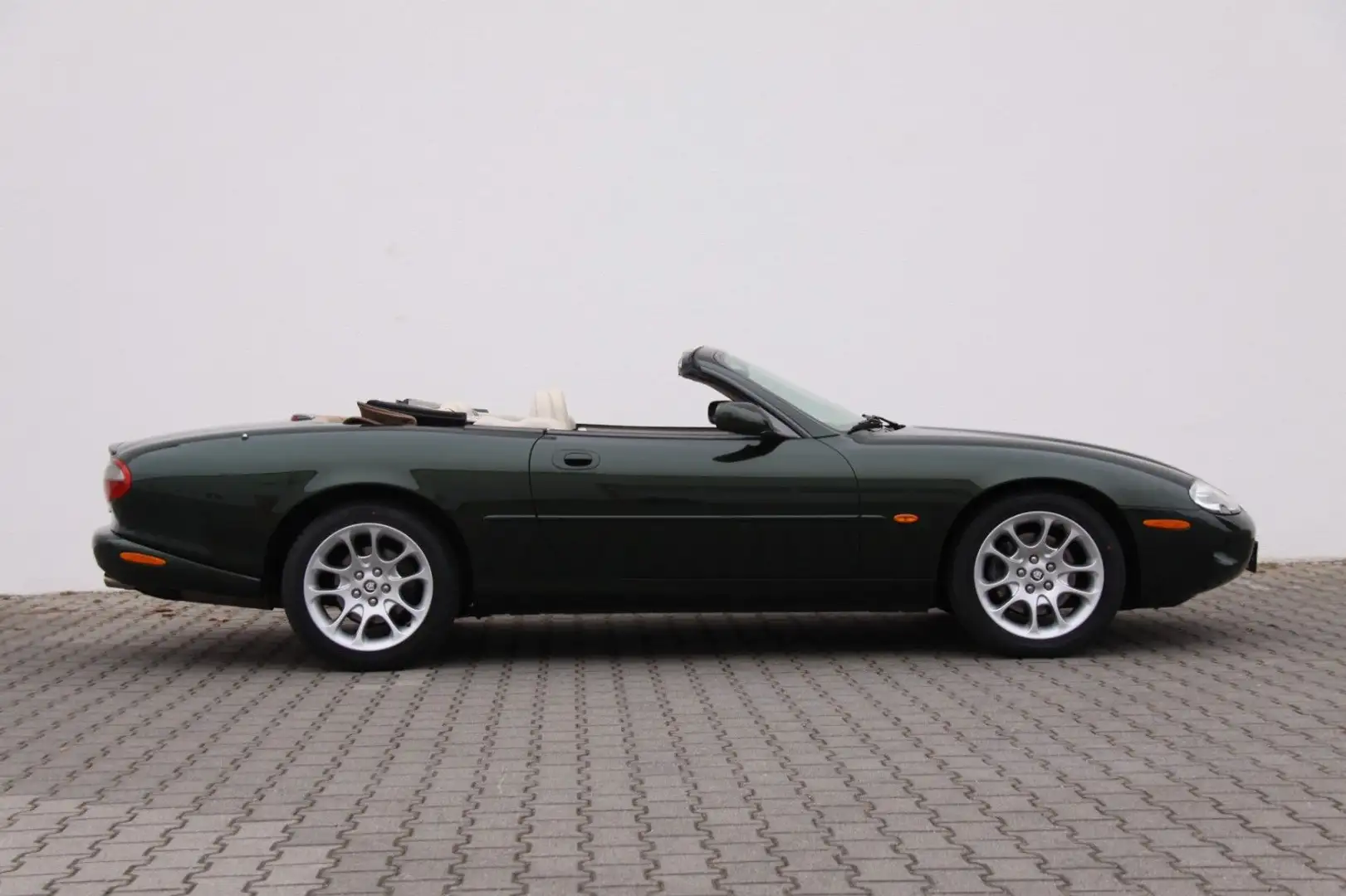 Jaguar XKR Cabriolet 2 Jahre Garantie Groen - 1