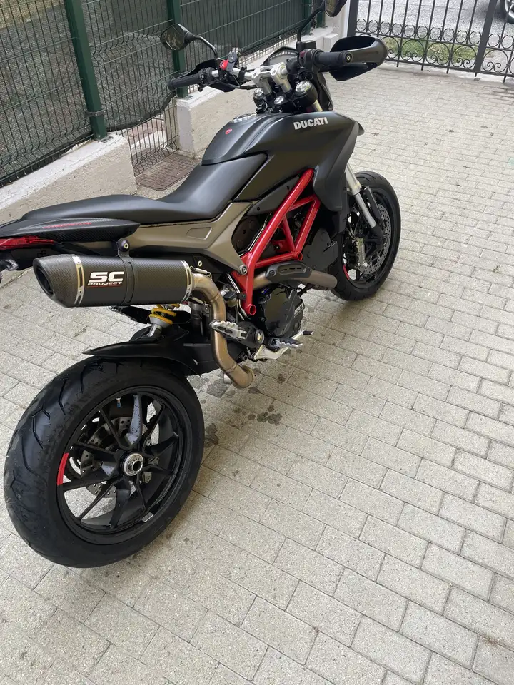 Ducati Hypermotard 821