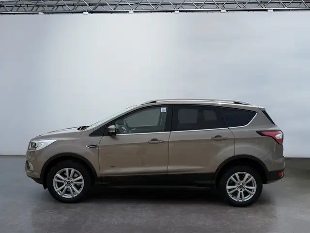 Ford Kuga view 3