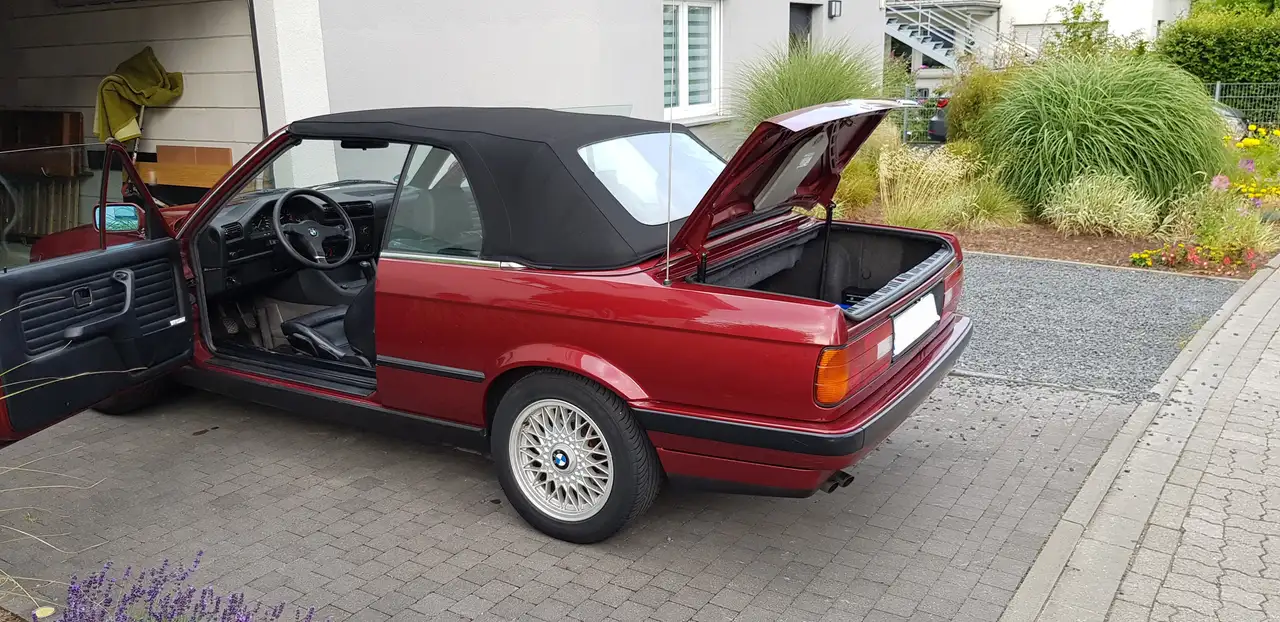 BMW 320i, foto 2