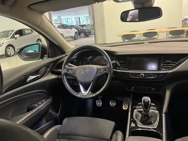 Opel Insignia view 9