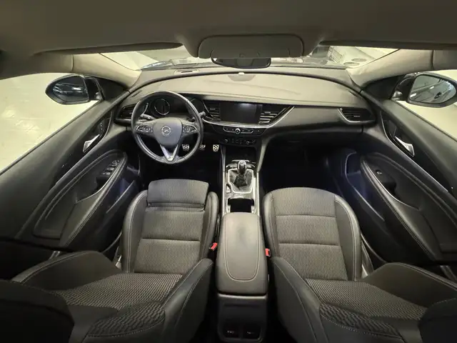 Opel Insignia view 8