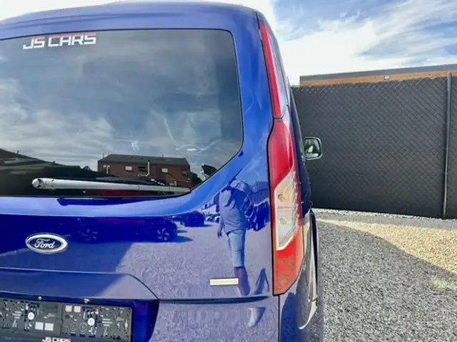 Ford Tourneo Connect view 9
