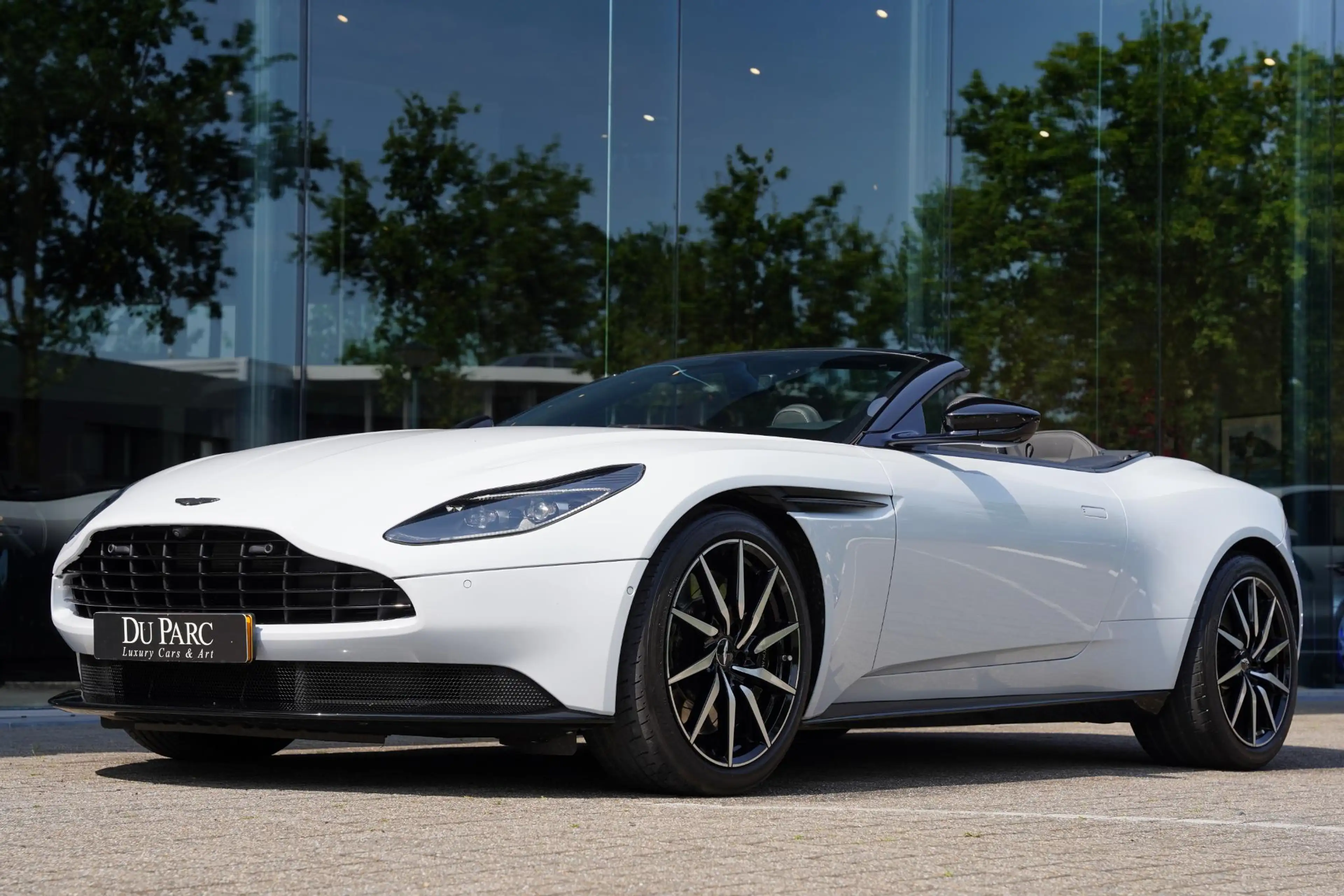 Aston Martin DB11 Volante 4.0 V8 / B&O Advanced / Dealer Serviced