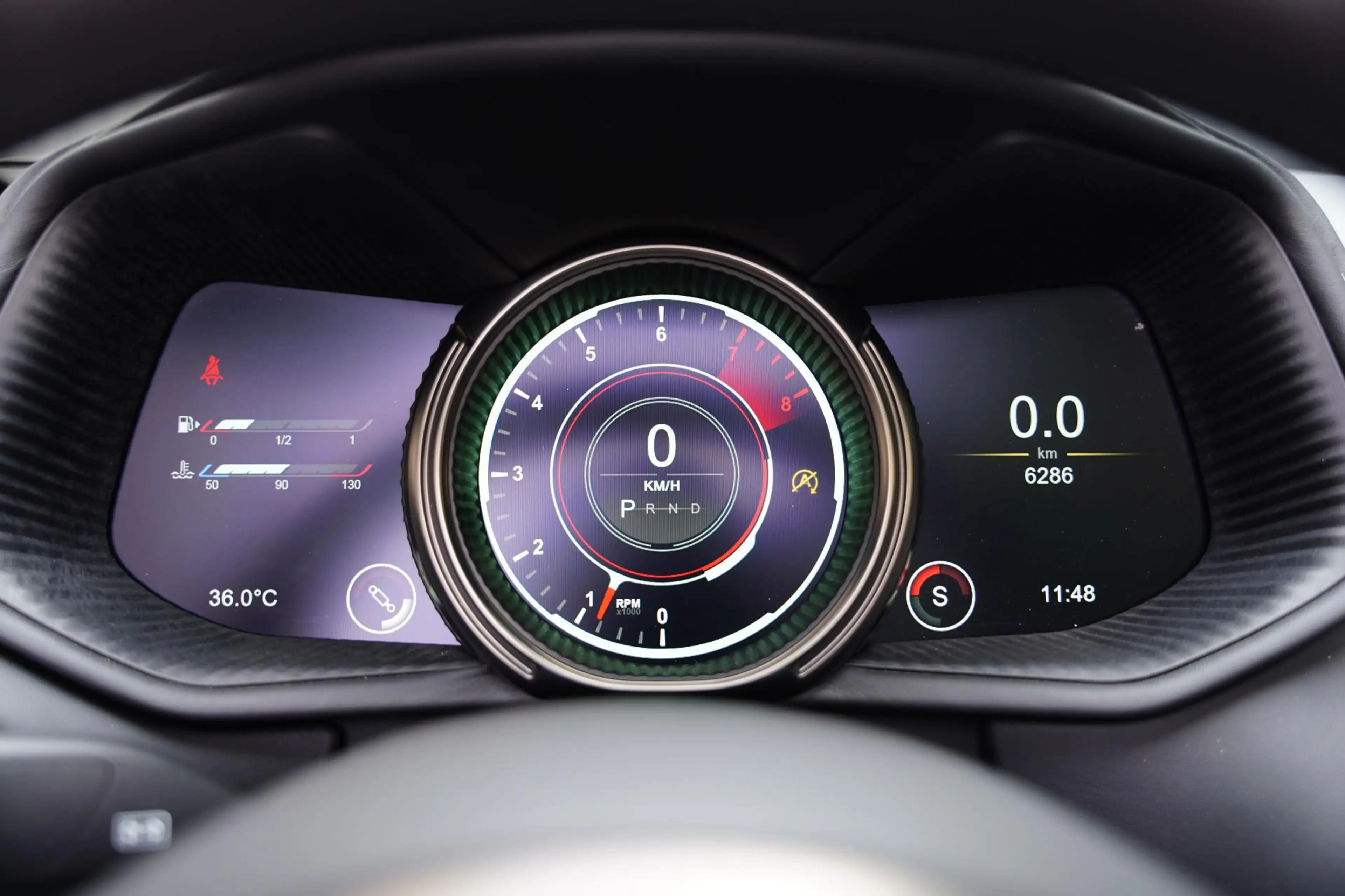 Aston Martin DB11 Volante 4.0 V8 / B&O Advanced / Dealer Serviced — photo 12