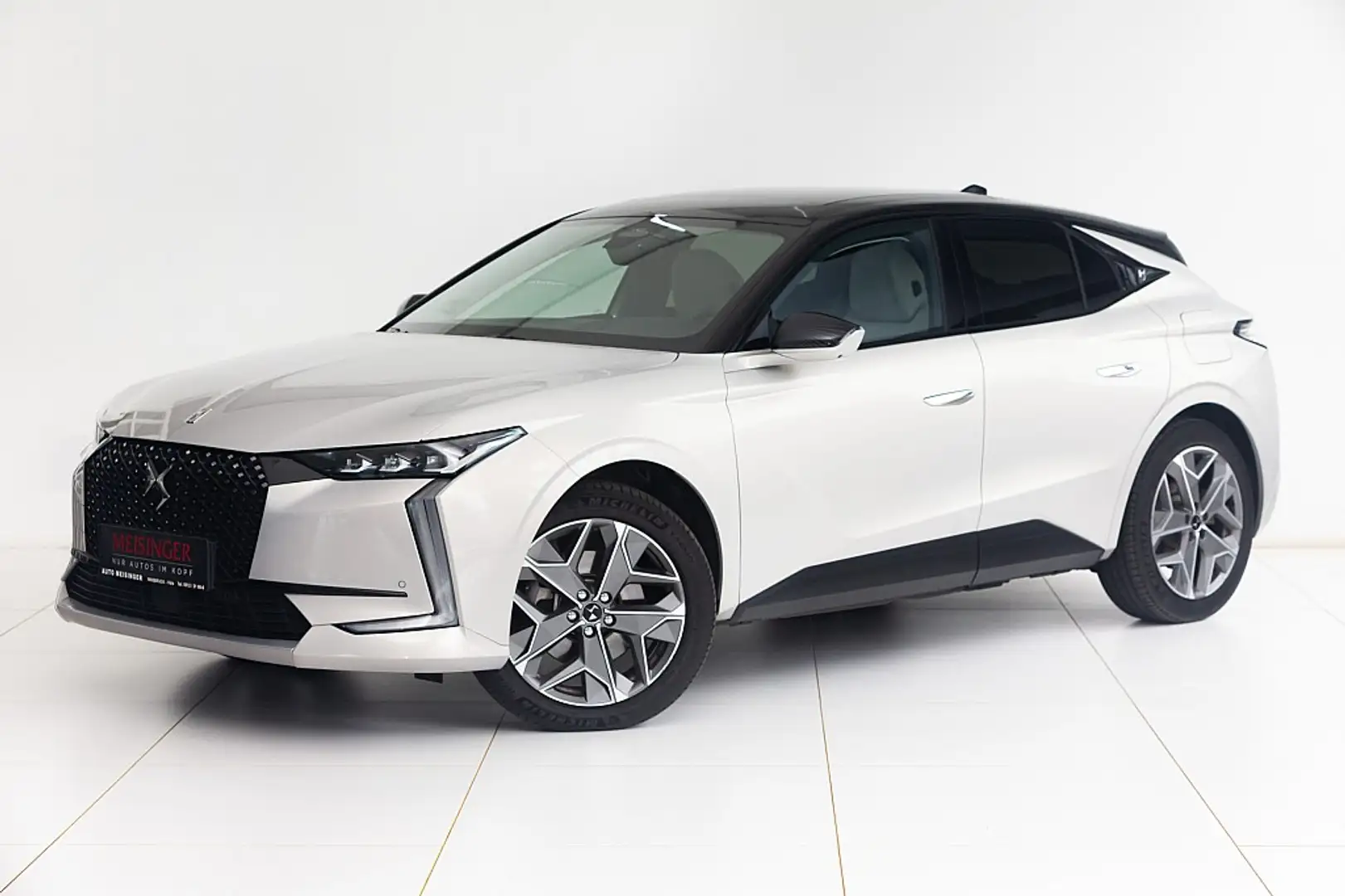 DS Automobiles DS 4 E-Tense 225 PHEV Collection ESPRIT DE VOYAGE Silver - 1