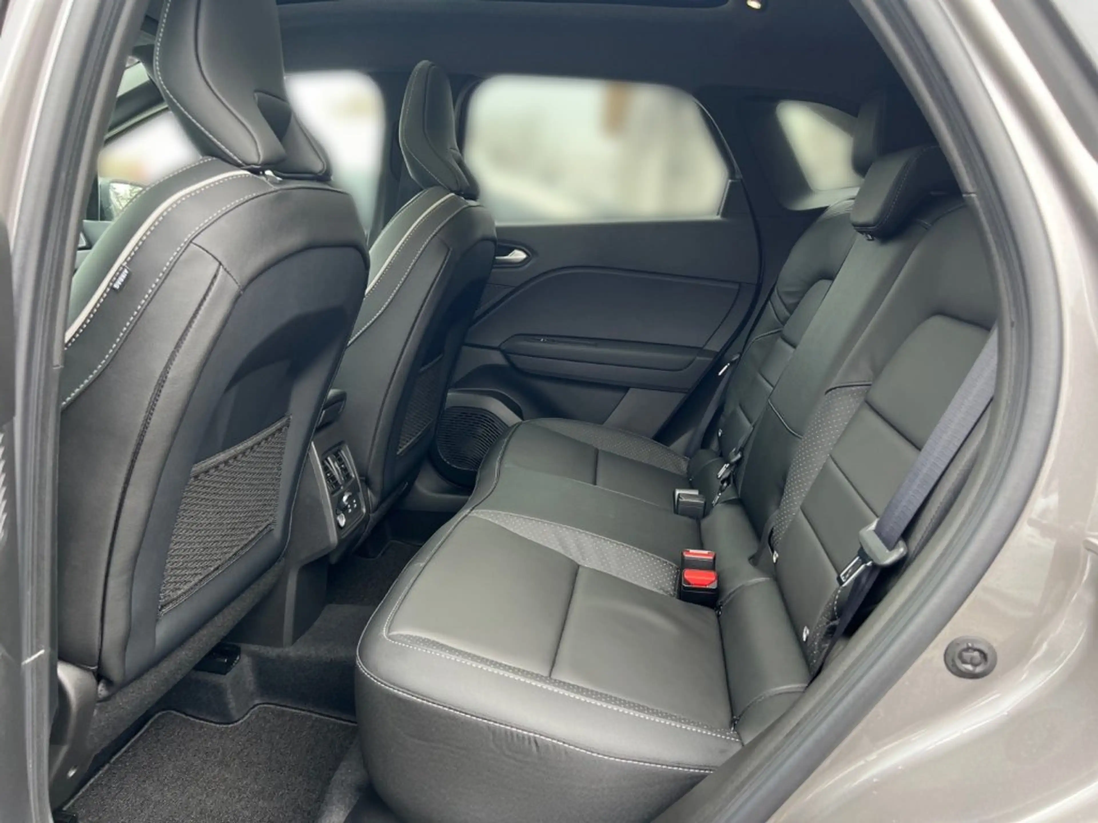 Mitsubishi Grandis 1,8 HEV Diamond C AT 26 — photo 11