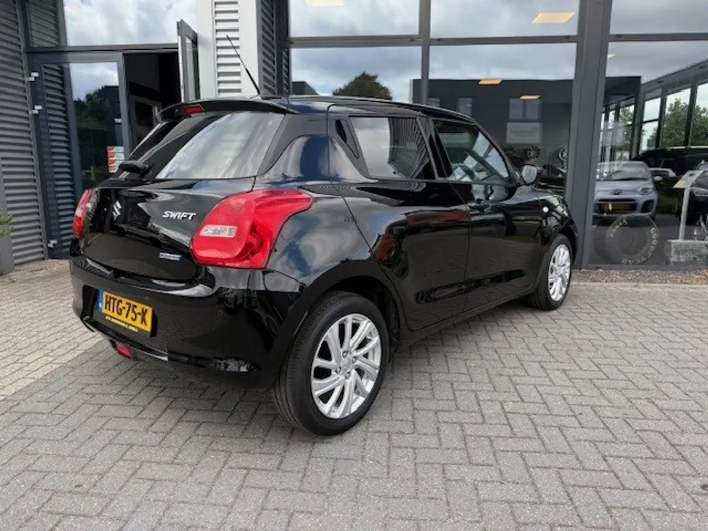 Suzuki Swift 1.2 Stijl Smart Hybrid Airco Cruise Camera Carplay Zwart - 2