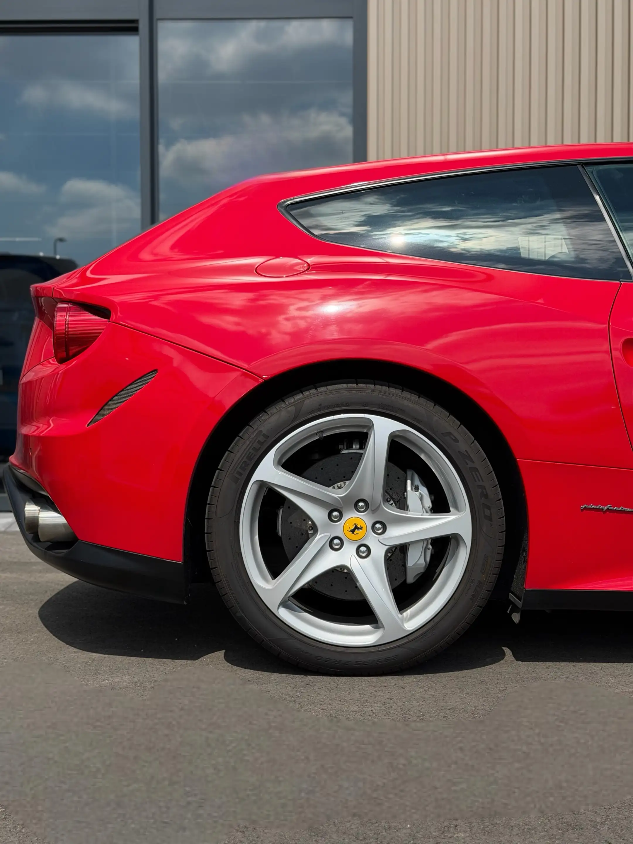 Ferrari FF 6.3 V12 — photo 9