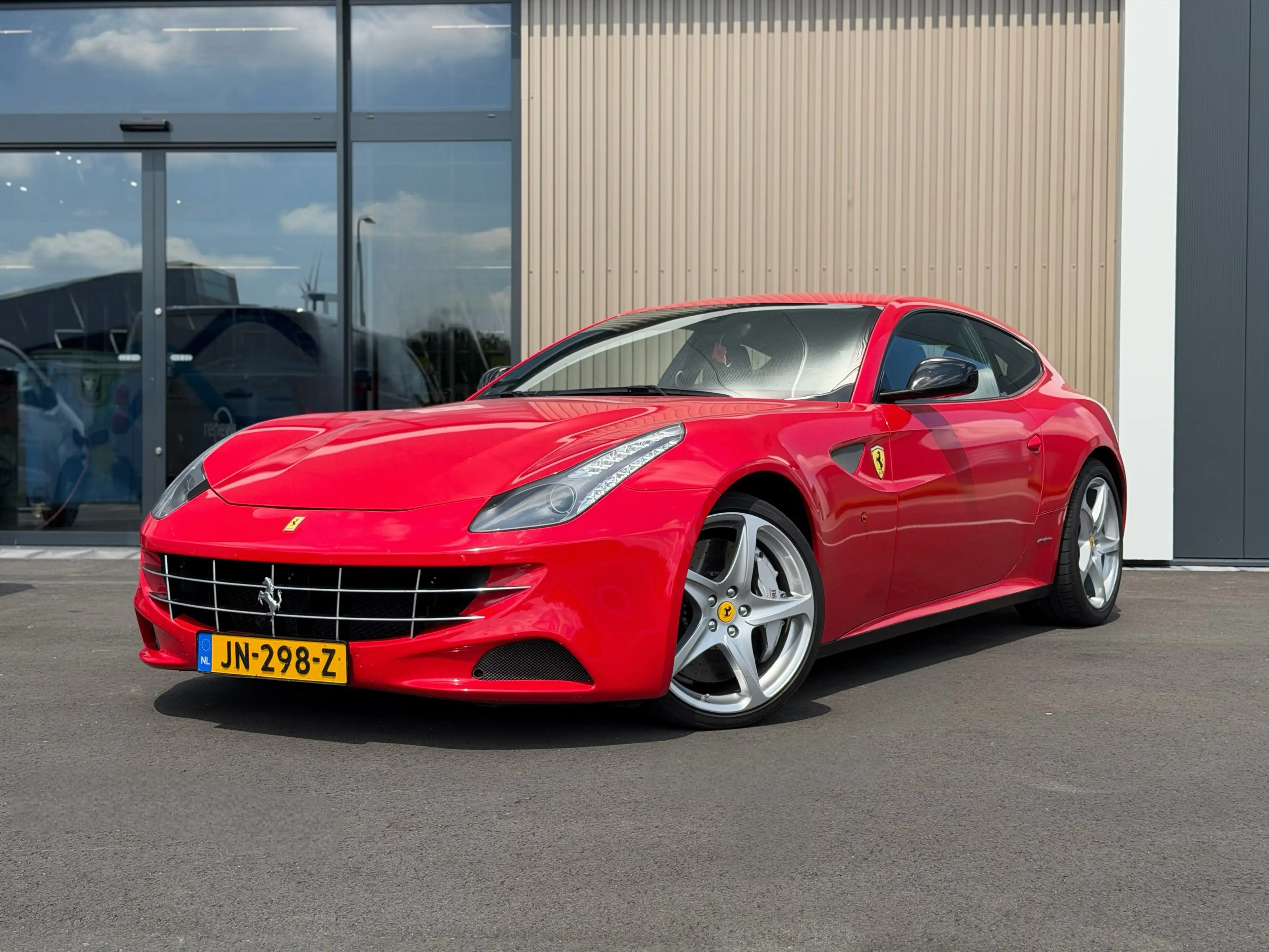 Ferrari FF 6.3 V12 — photo 2