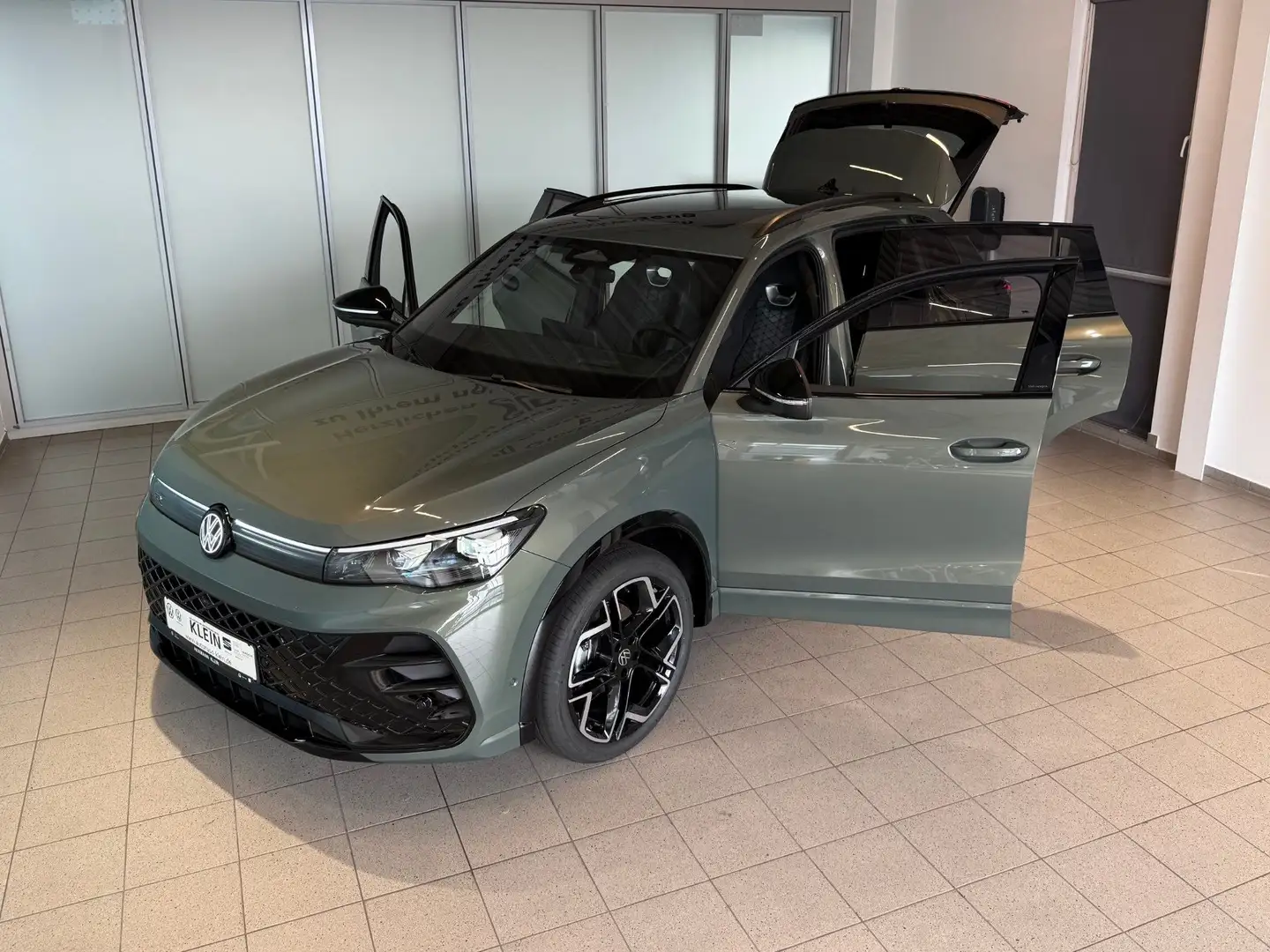 Volkswagen Tiguan R-Line 1,5 l eTSI OPF 110 kW (150 PS) 7-Gang-Doppe Groen - 2