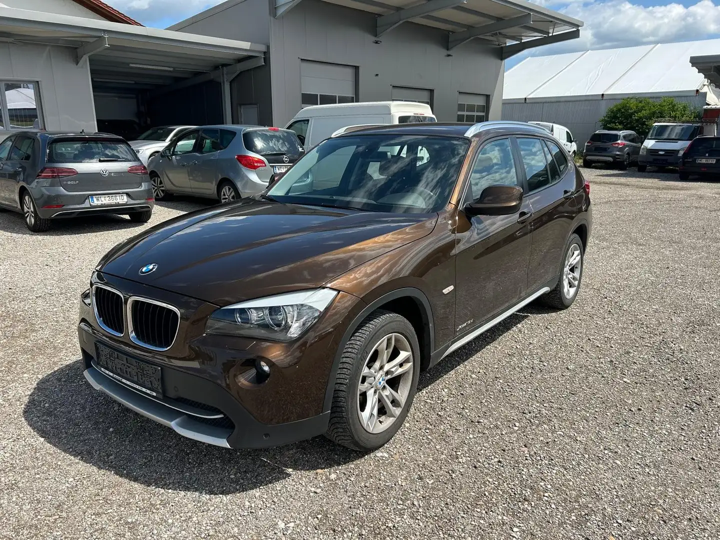 BMW X1 18 d xDrive Braun - 1