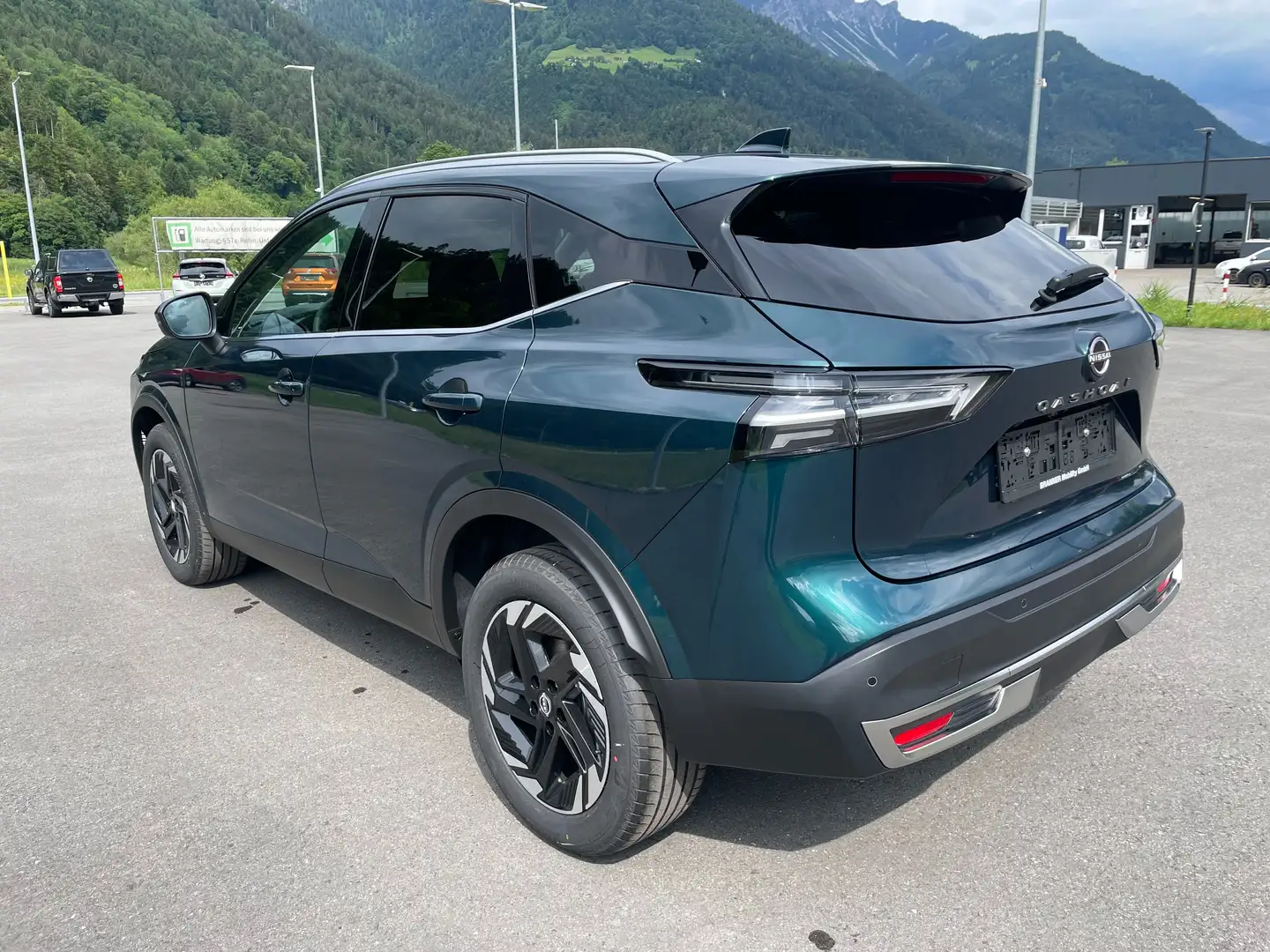 Nissan Qashqai 1,3 DIG-T MHEV N-Connecta Aut. Grün - 2