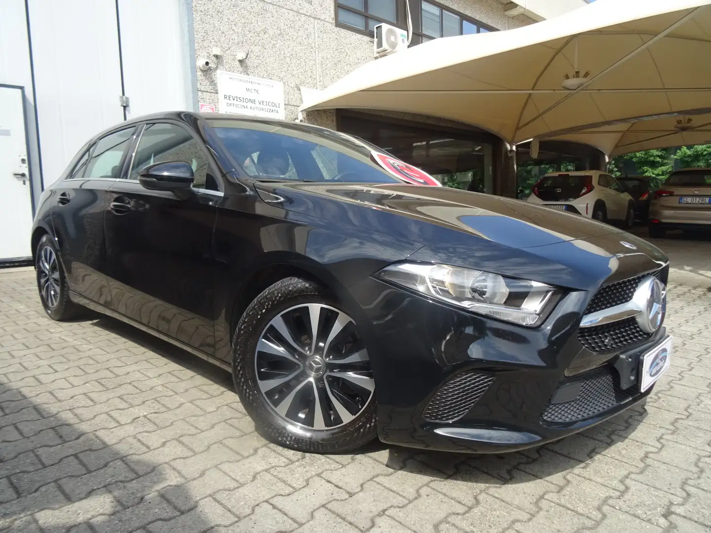 Mercedes-Benz A 160 1.3 109 CV BUSINESS Noir - 1
