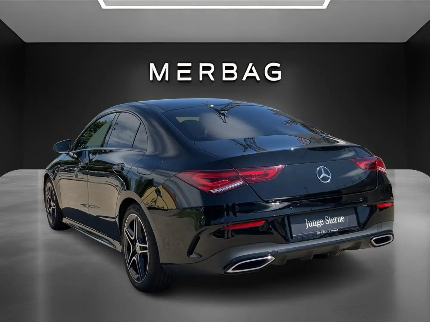 Mercedes-Benz CLA 180 d Coupé AMG Line Schwarz - 2