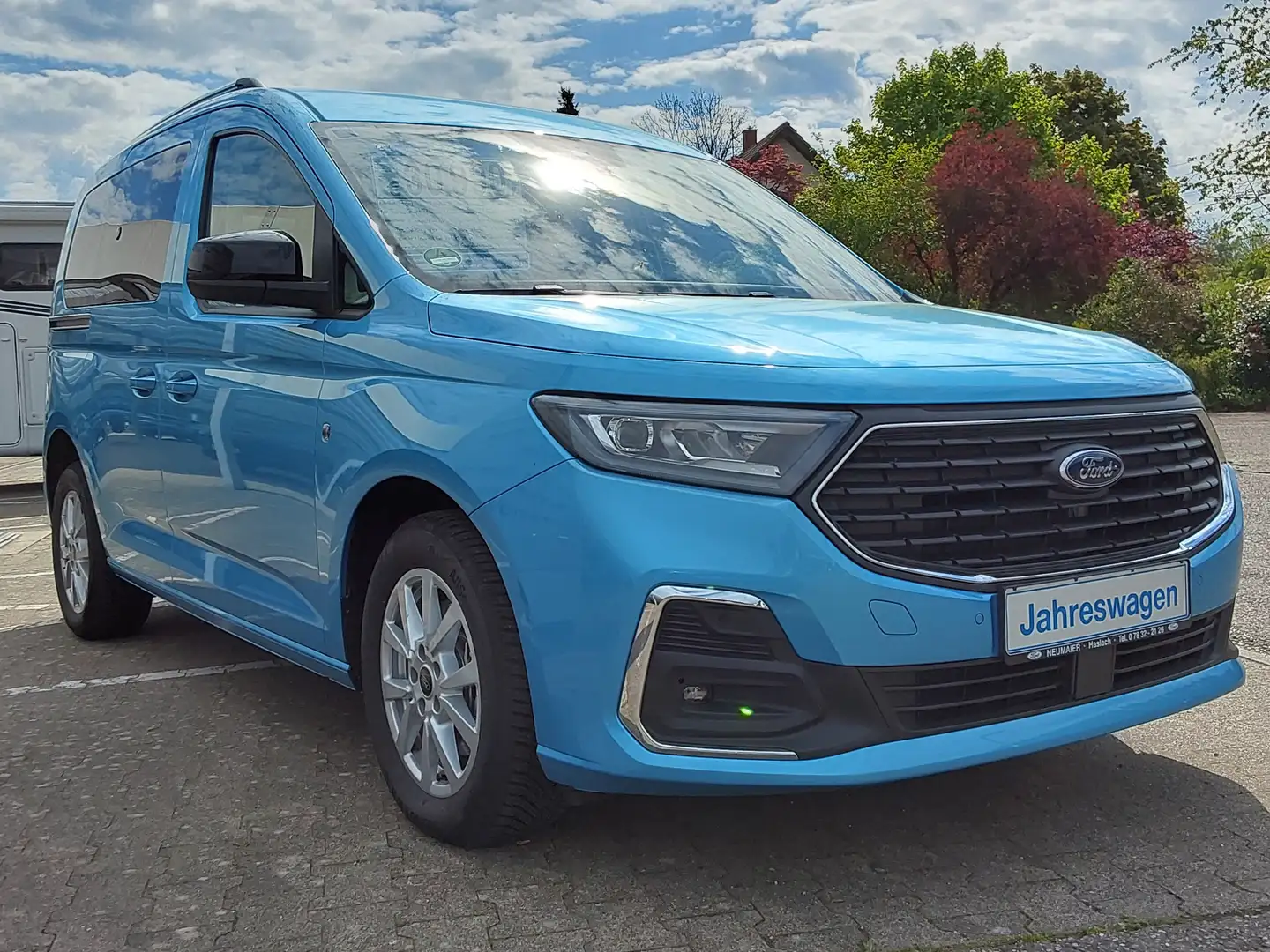 Ford Tourneo Connect Titanium Blau - 1