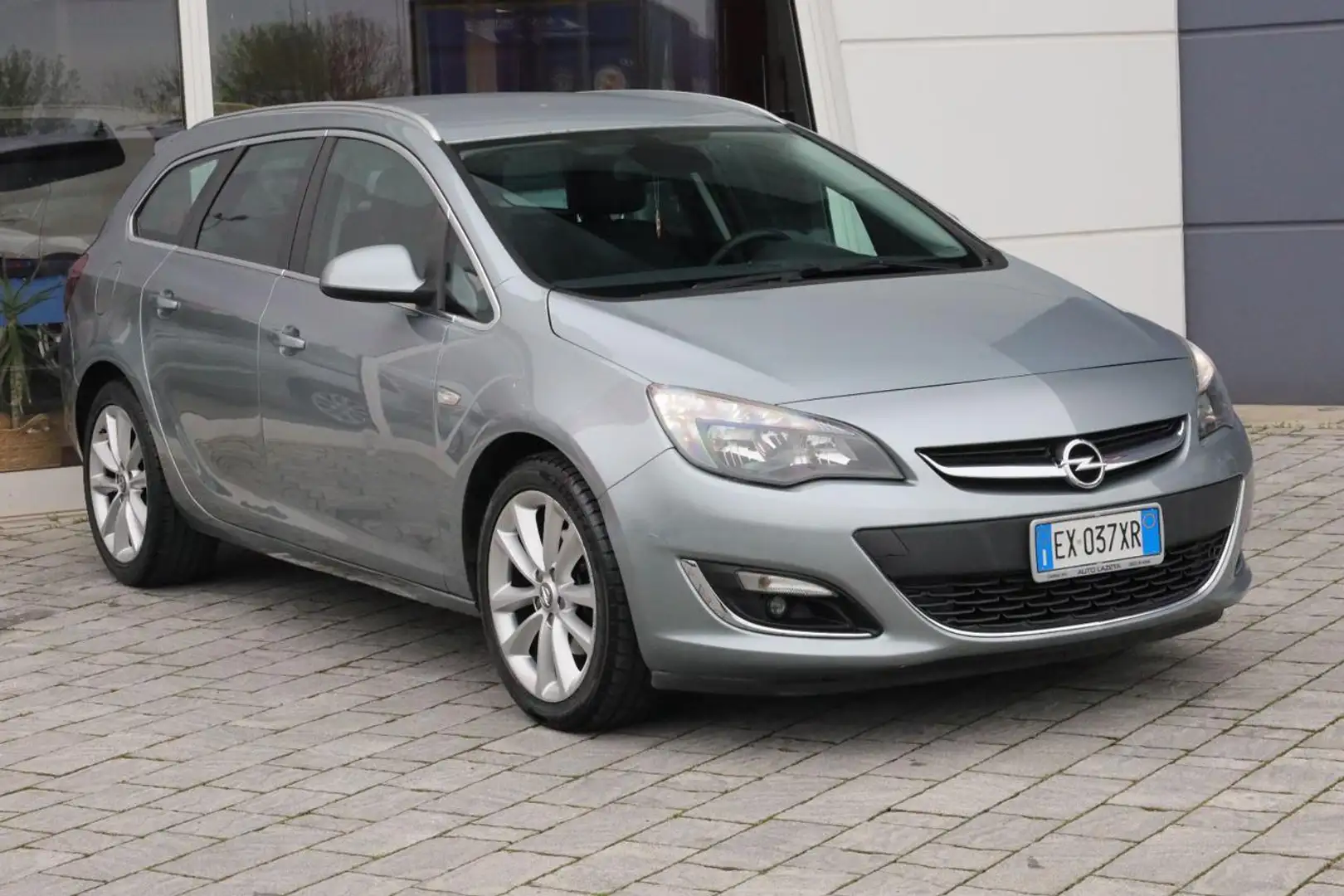 Opel Astra Sports Tourer Cosmo 1.7 cdti ecotec 110cv Gümüş rengi - 1