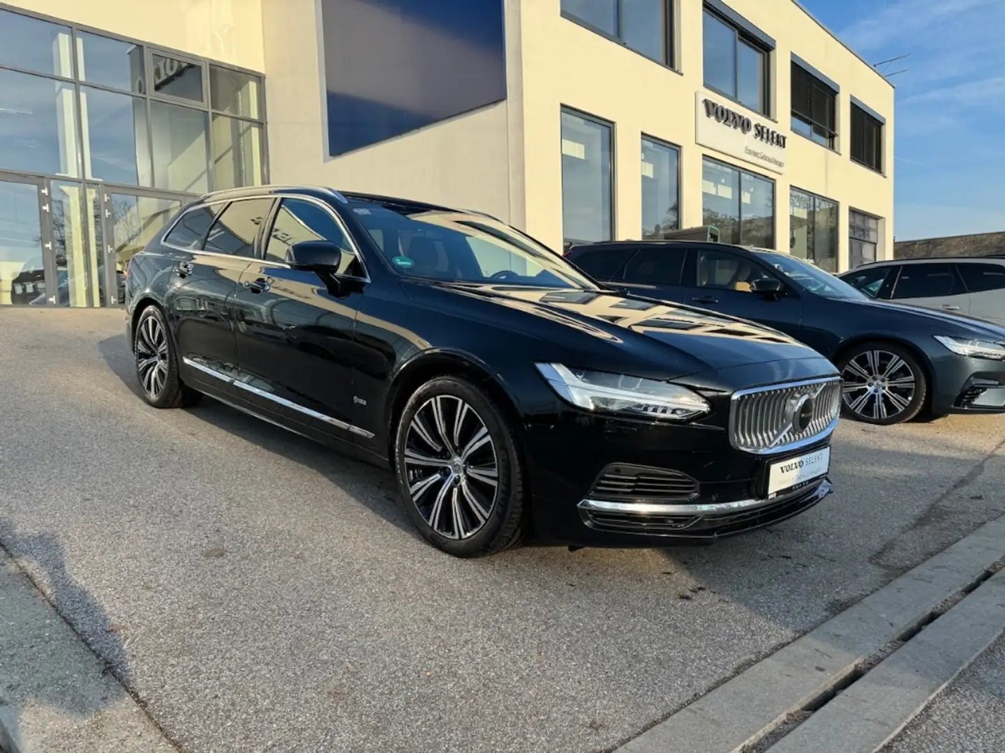Volvo V90 Inscription Recharge Plug-In Hybrid AWD T8 Twin En Noir - 2