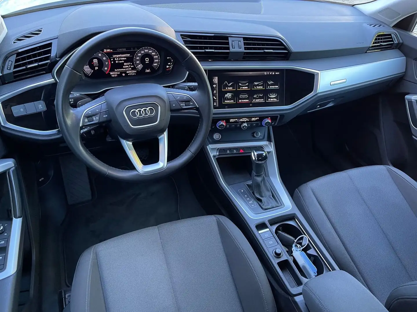 Audi Q3 35 TFSI+AHK+KEYLESS+COCKPIT+TOTWINKEL Weiß - 2