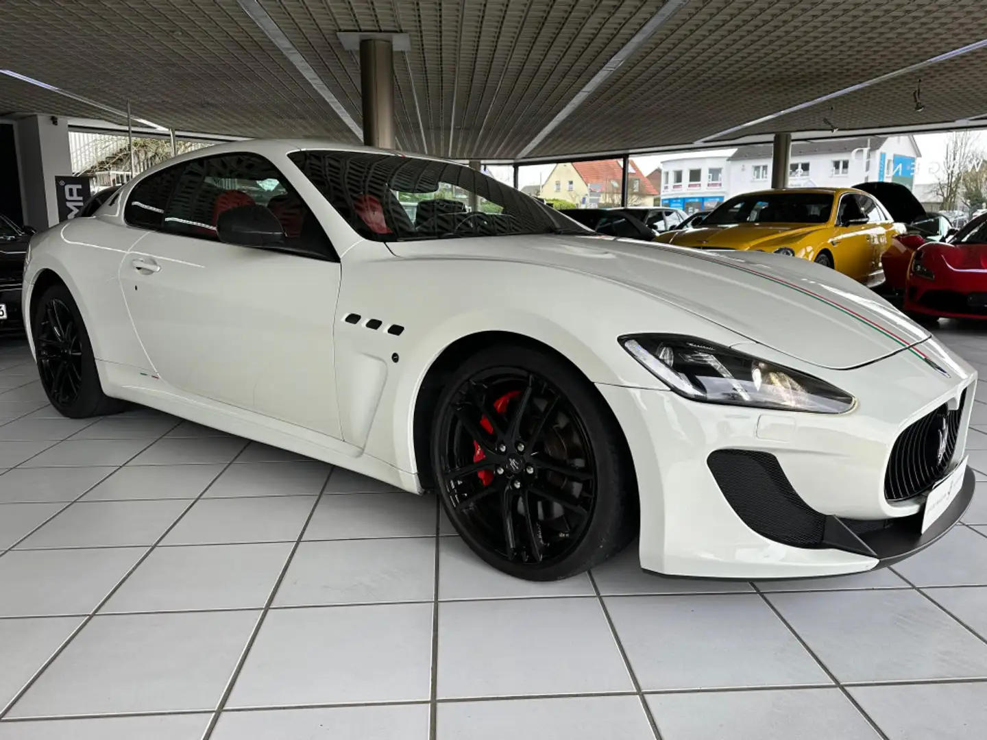 Maserati GranTurismo MC Stradale 4.7L V8 BOSE 20LM PDC Blanco - 2