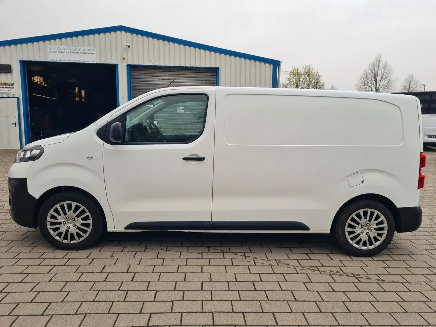 Opel Vivaro Kasten Edition L2 mod.22 Regalb. Bílá - 1