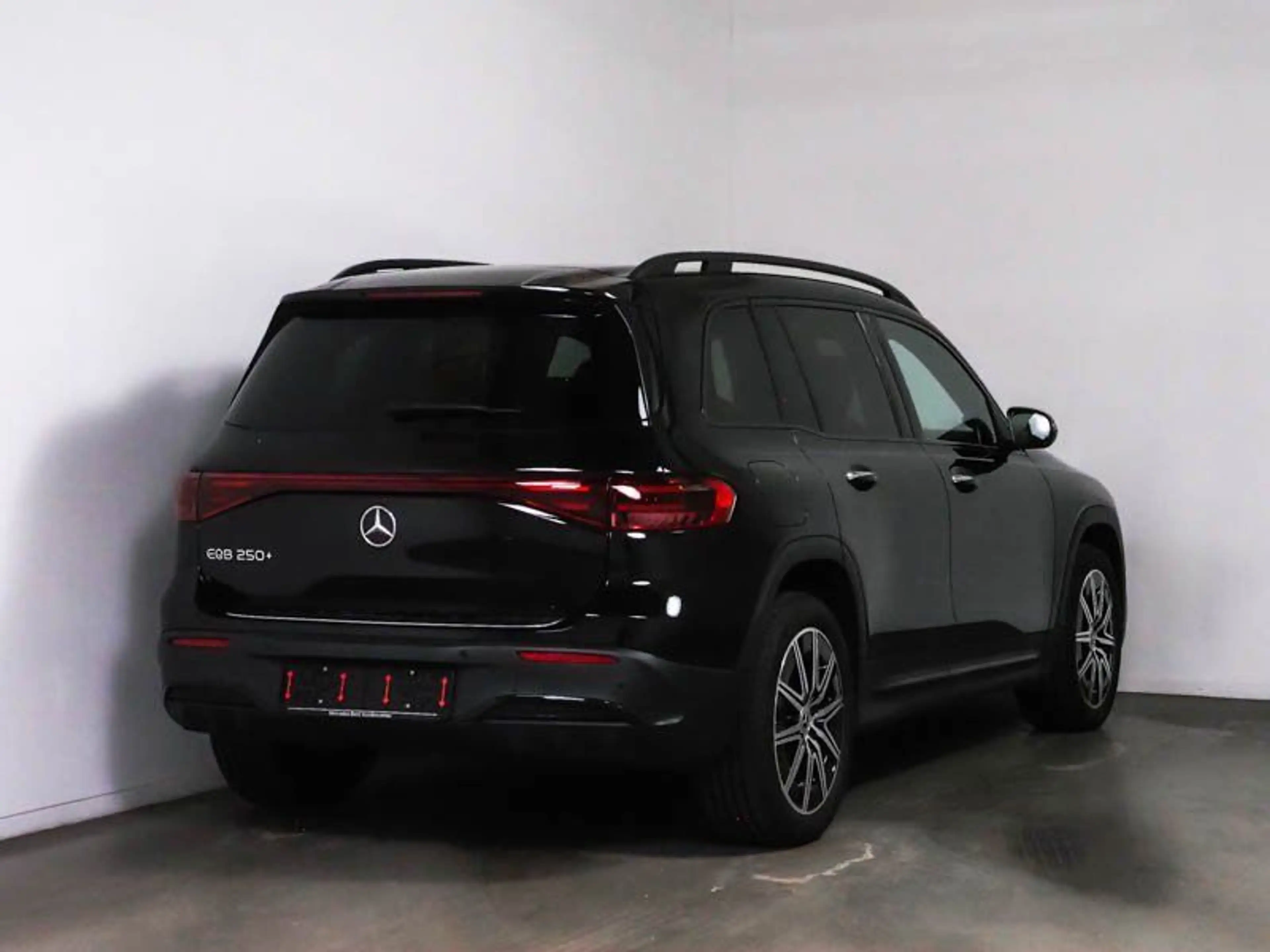 Mercedes-Benz EQB 250 AMG-PREMIUM NIGHT FAP 19" WDGS BURMESTE — photo 4