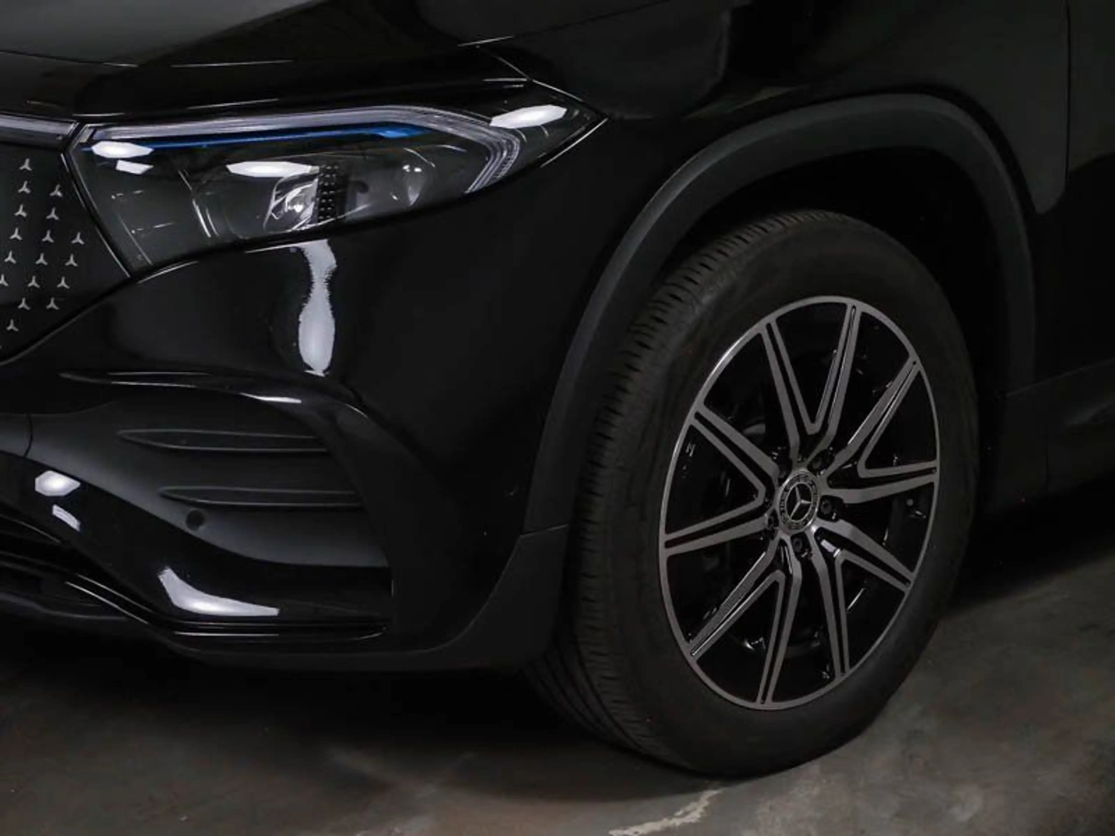 Mercedes-Benz EQB 250 AMG-PREMIUM NIGHT FAP 19" WDGS BURMESTE — photo 3