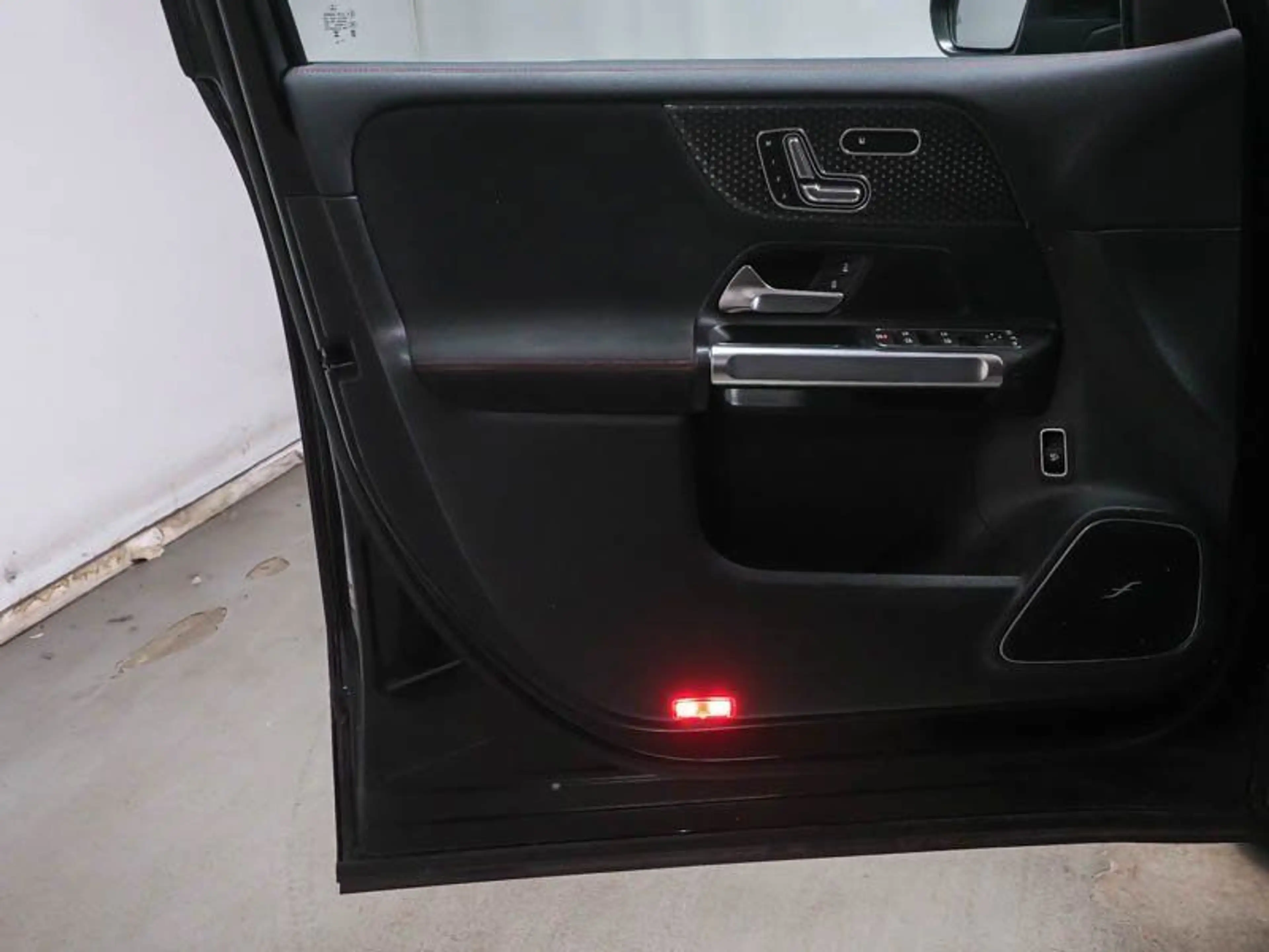 Mercedes-Benz EQB 250 AMG-PREMIUM NIGHT FAP 19" WDGS BURMESTE — photo 11