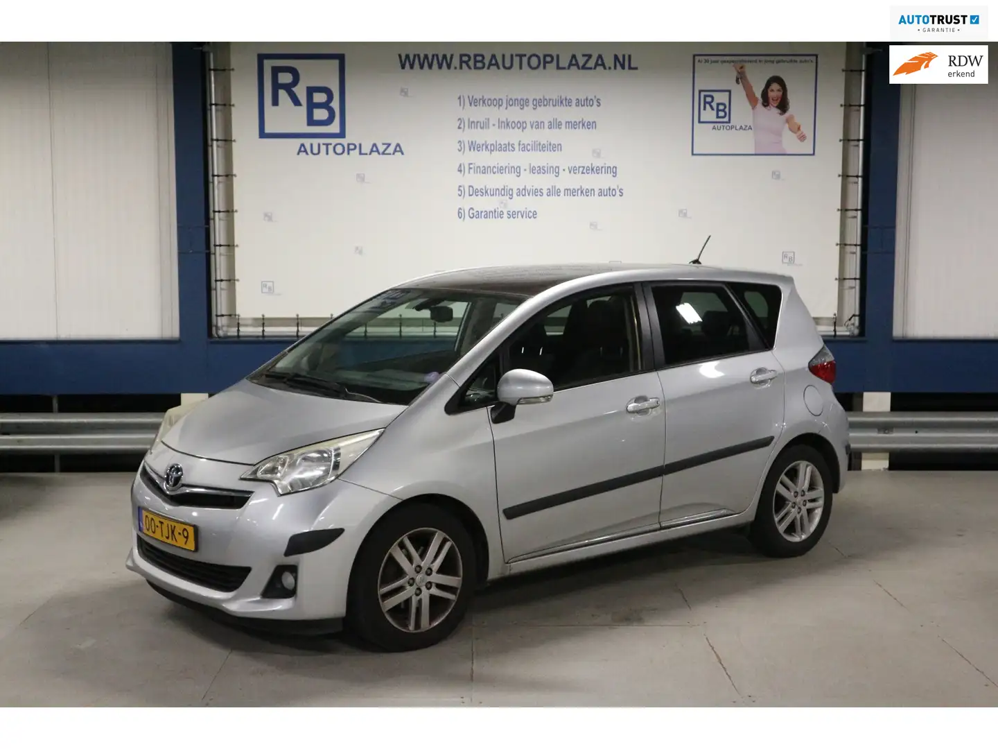 Toyota Verso-S 1.3 VVT-i Dynamic 12 MAANDEN GARANTIE/ AUTOMAAT/ P Grau - 1