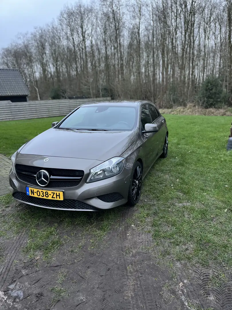 Mercedes-Benz A 250 Prestige siva - 2