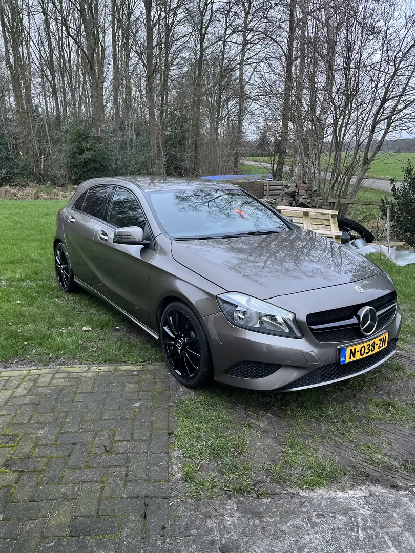 Mercedes-Benz A 250 Prestige siva - 1