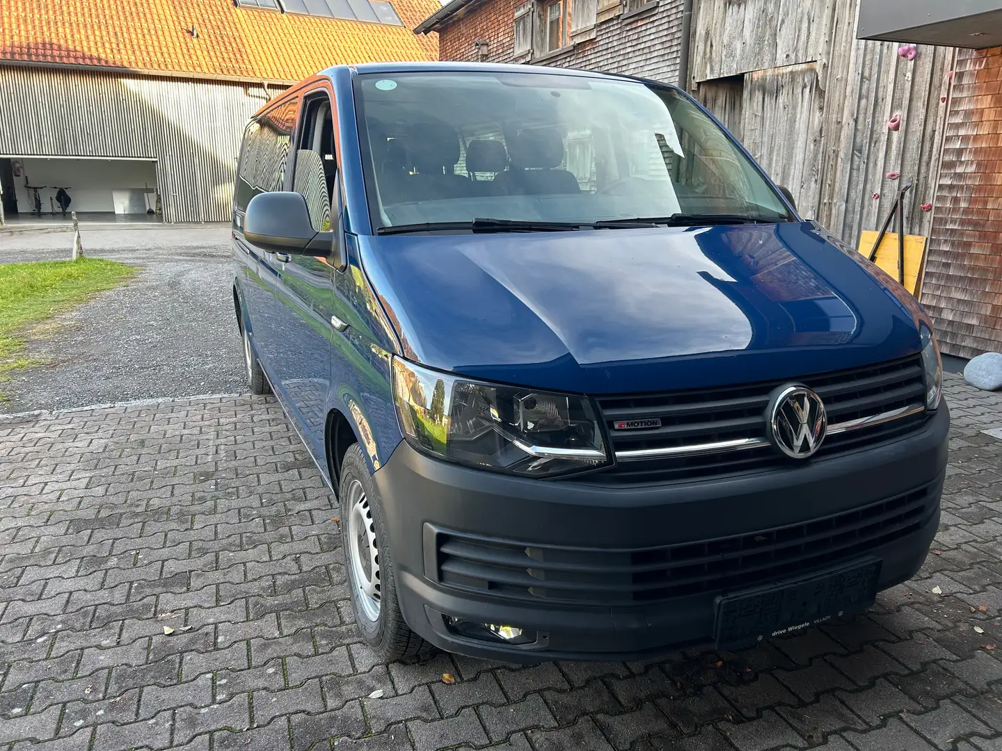 Volkswagen T6 Kombi Kombi KR MD 2,0 TDI 4Motion BMT Blau - 2