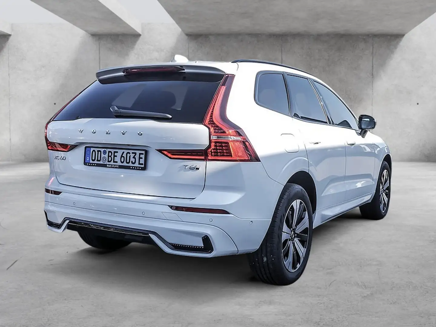 Volvo XC60 T6 Plus Dark Recharge Plug-In Hybrid AWD Weiß - 2