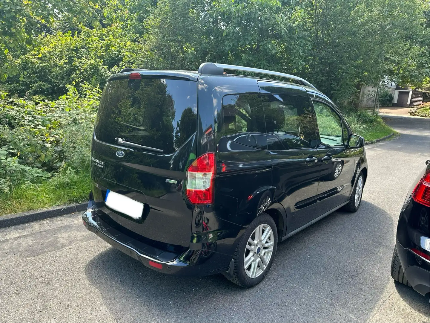 Ford Tourneo Courier Fekete - 2