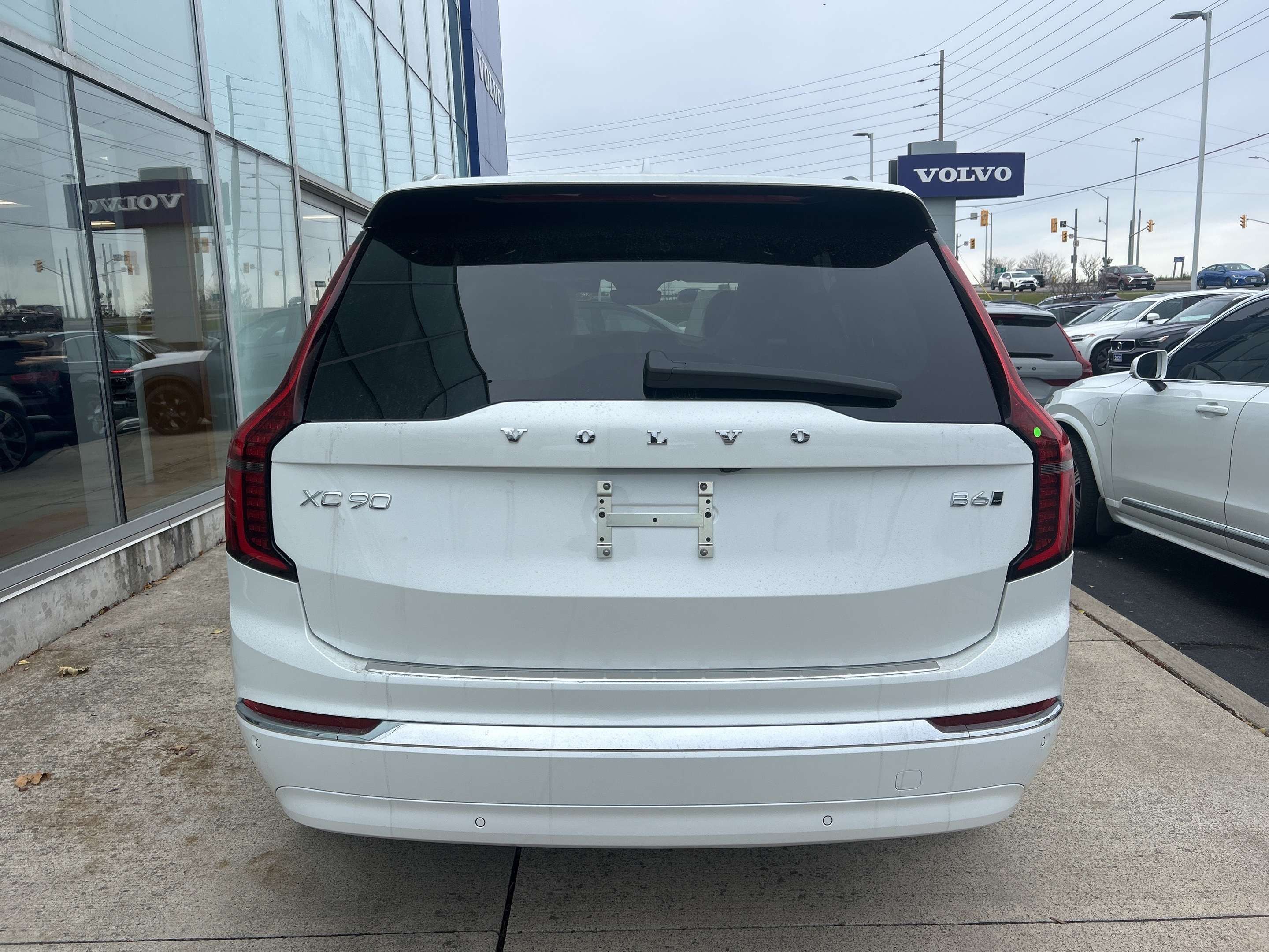 2026 Volvo XC90 B6 Plus Bright Theme alt 3