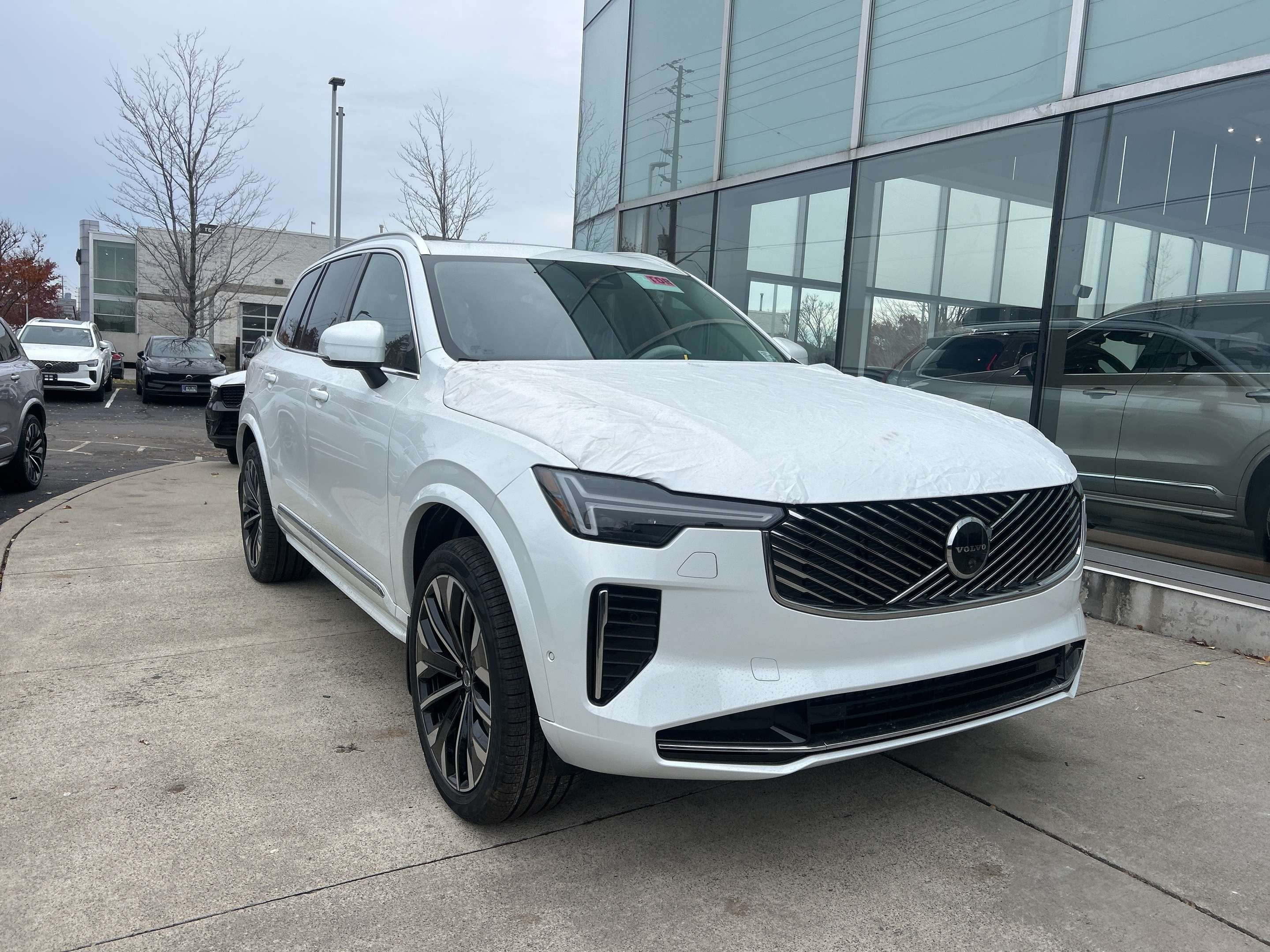 2026 Volvo XC90 B6 Plus Bright Theme alt 5