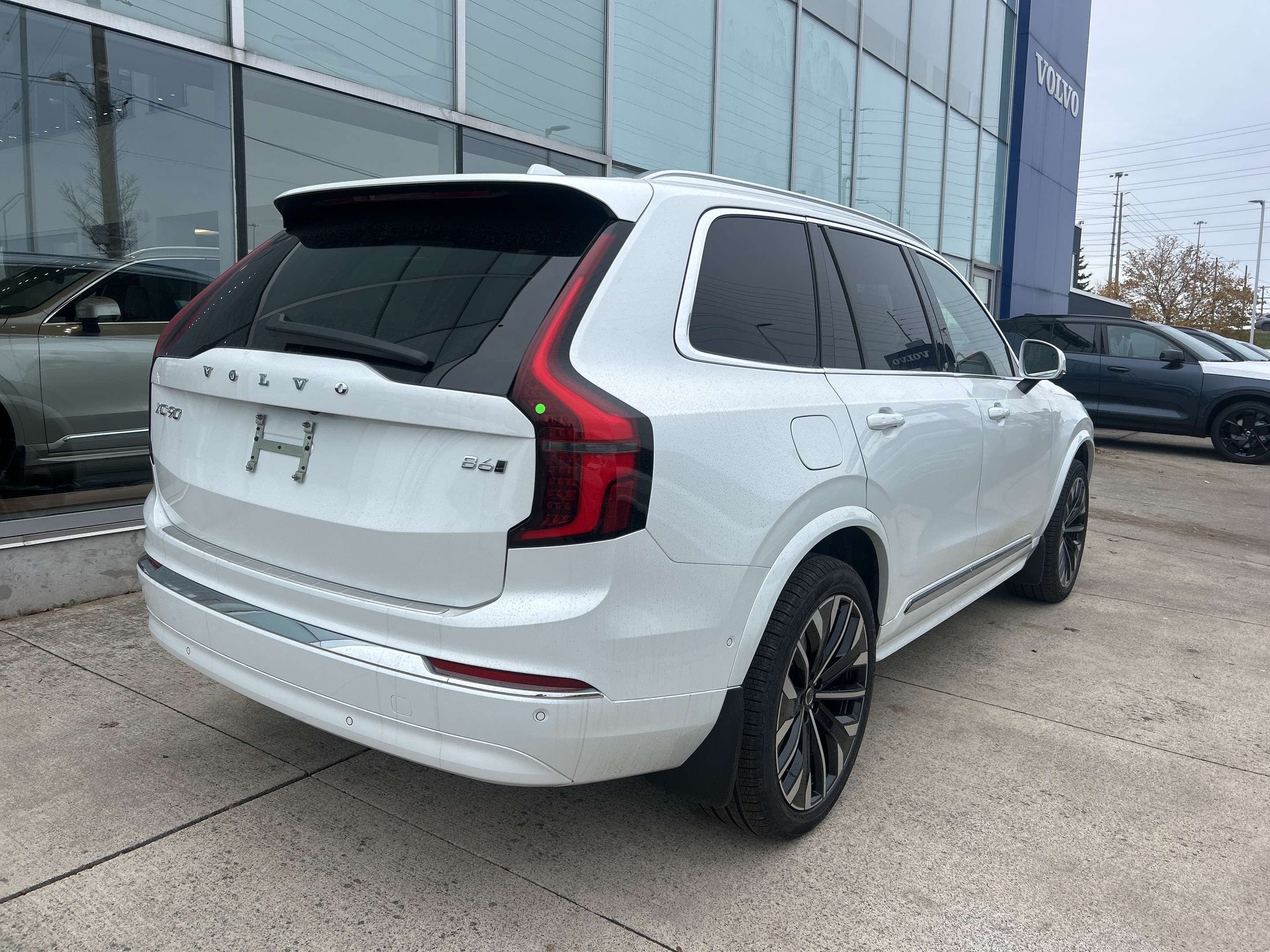 2026 Volvo XC90 B6 Plus Bright Theme alt 4