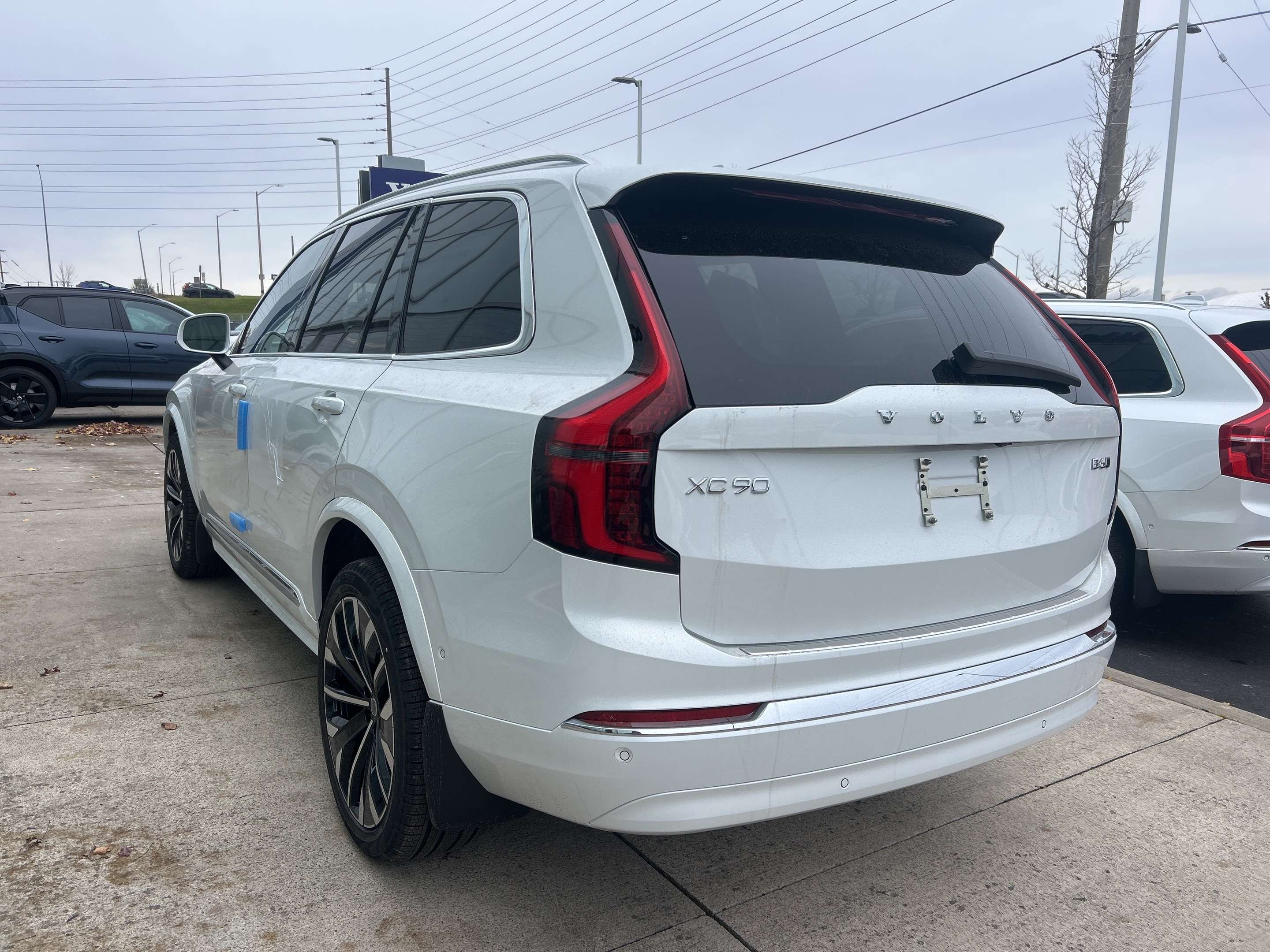 2026 Volvo XC90 B6 Plus Bright Theme alt 2