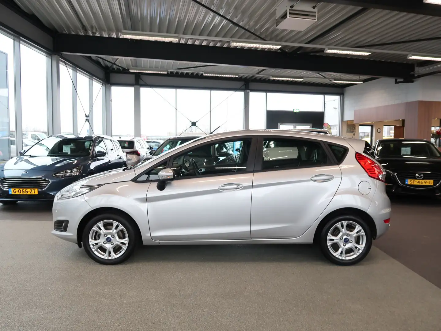 Ford Fiesta 1.0 Style Ultimate 80pk 5-drs. NAVI/CRUISE/AIRCO/P Grijs - 2