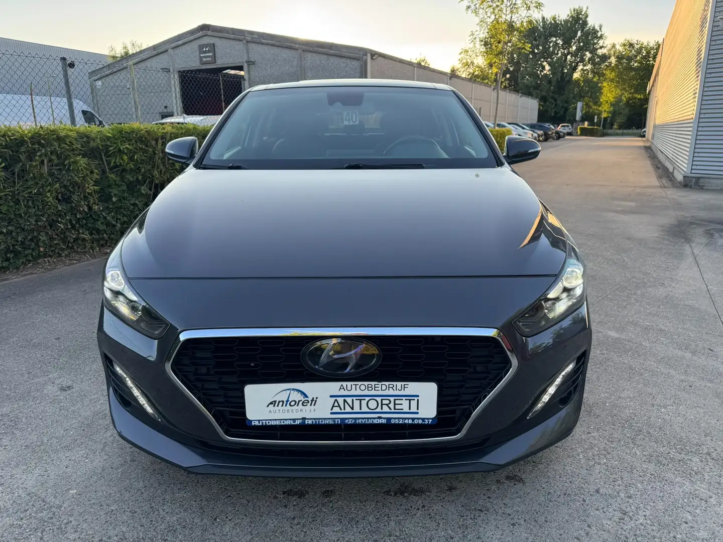 Hyundai i30 i30 1.4 T-GDI DCT SHINE SAFETY FULL OPTION Grijs - 2