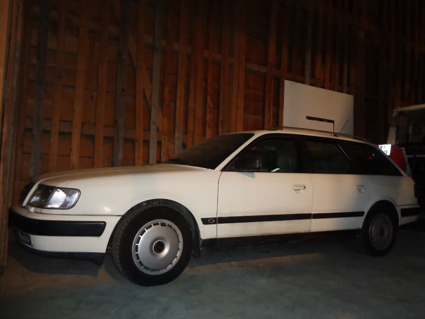 Audi 100 100 Avant quattro 2,3 E Weiß - 2