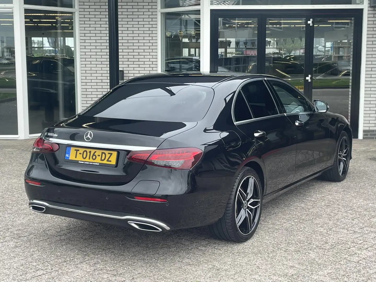 Mercedes-Benz E 300 de Luxury Line Schwarz - 2