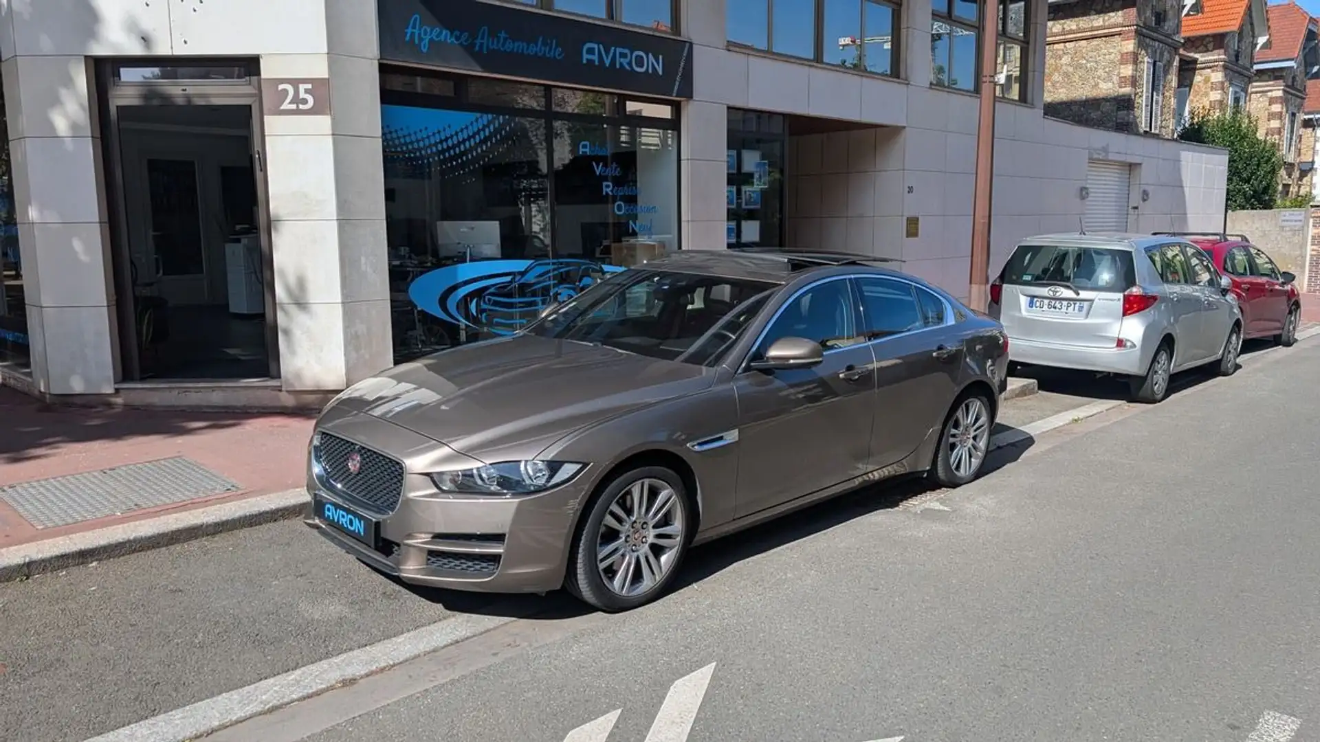 Jaguar XE 2.0 200 12CV PRESTIGE AUTO Or - 1