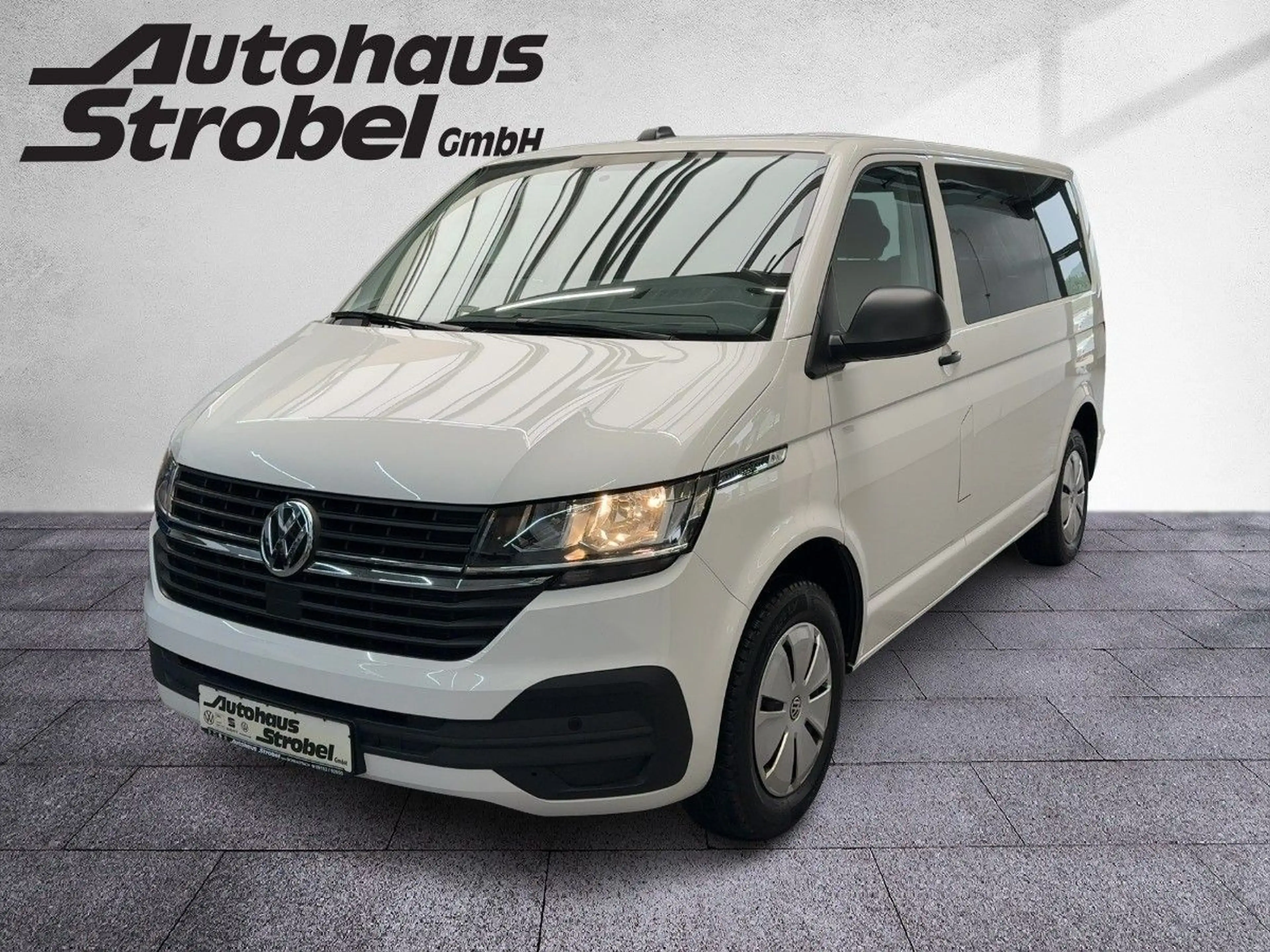 Volkswagen T6.1 Multivan 2.0 TDI DSG "Family" ACC Navi Park — photo 2